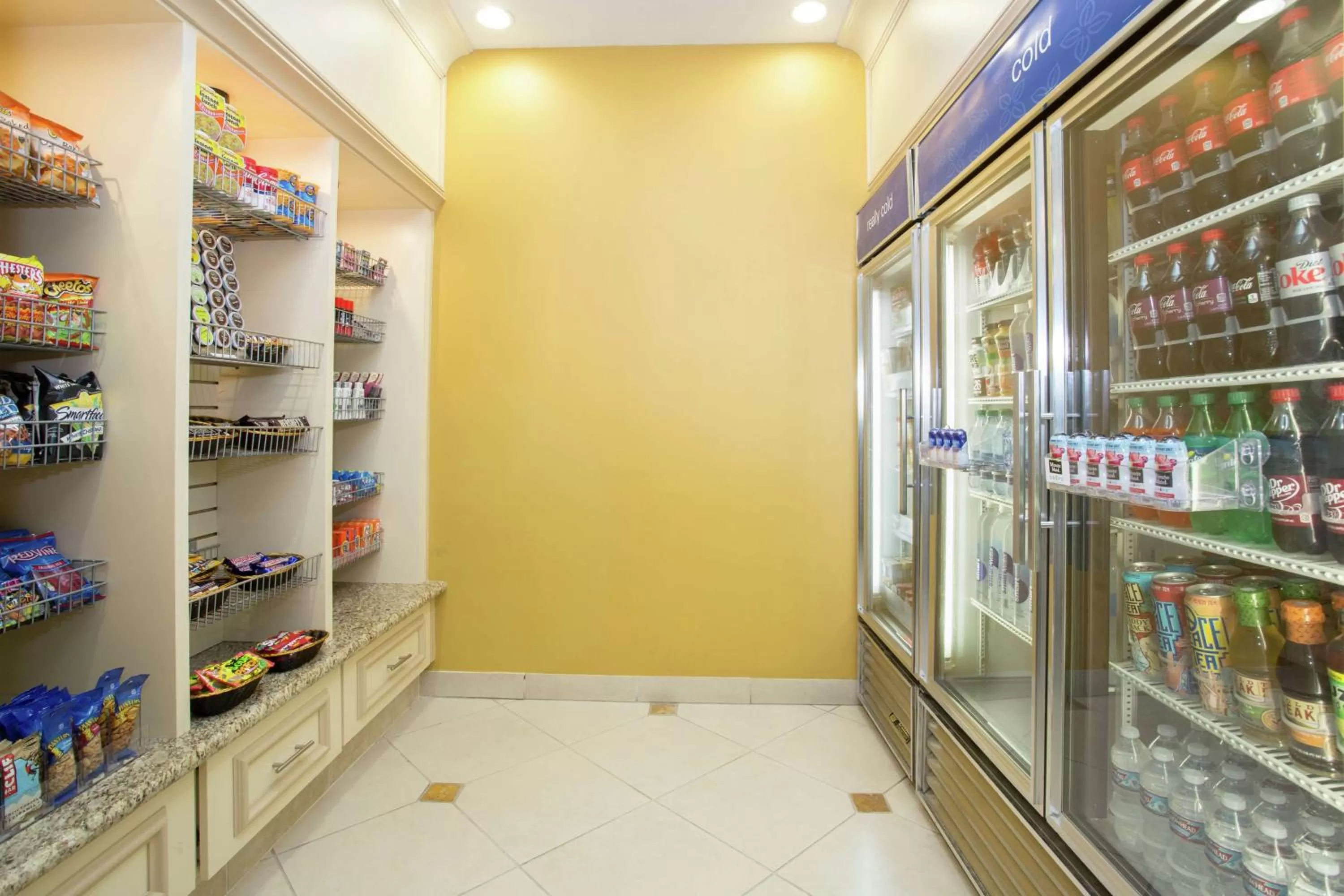 Restaurant/places to eat in Hilton Garden Inn Phoenix/Avondale