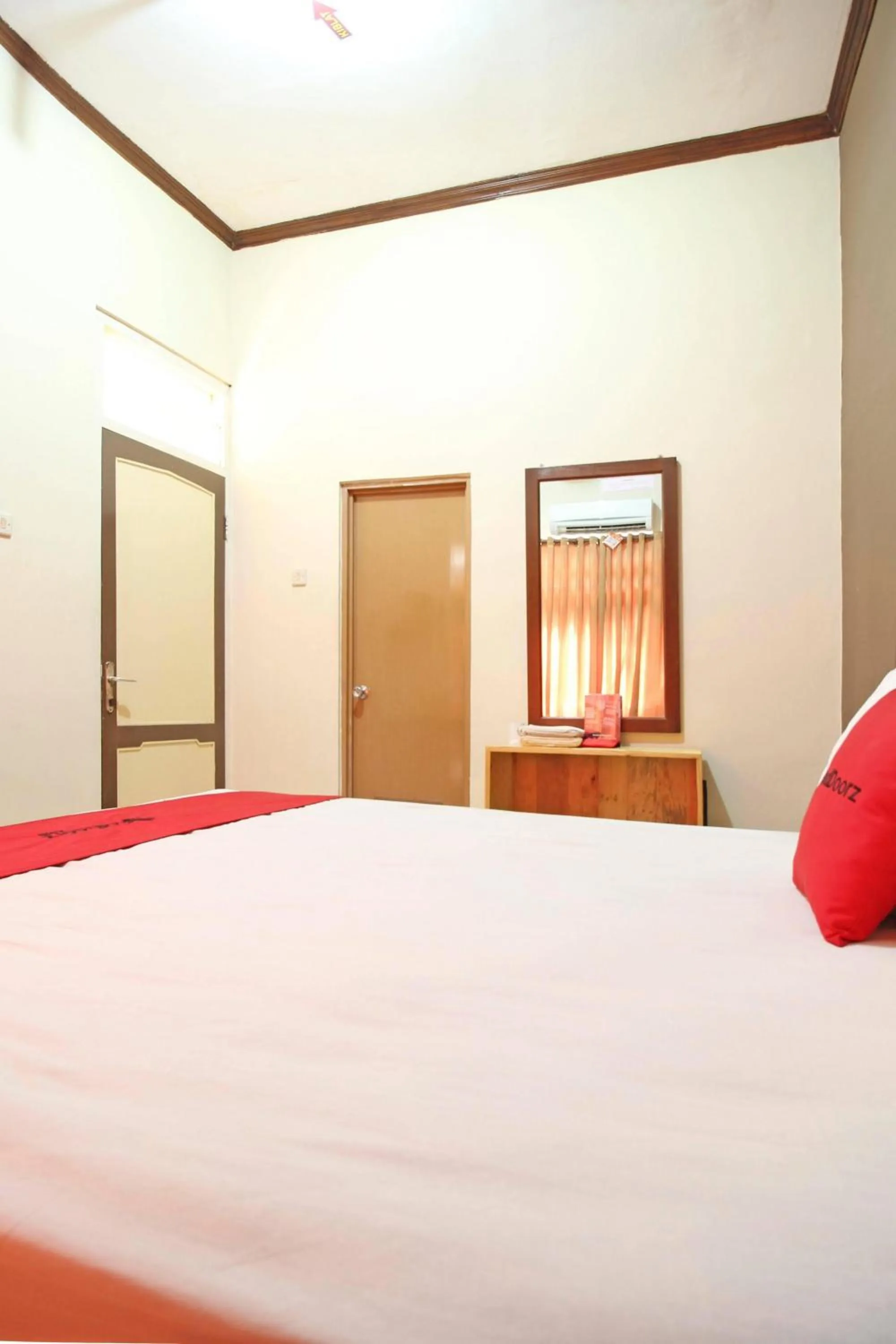 Bed in RedDoorz near Pojok Beteng Prawirotaman
