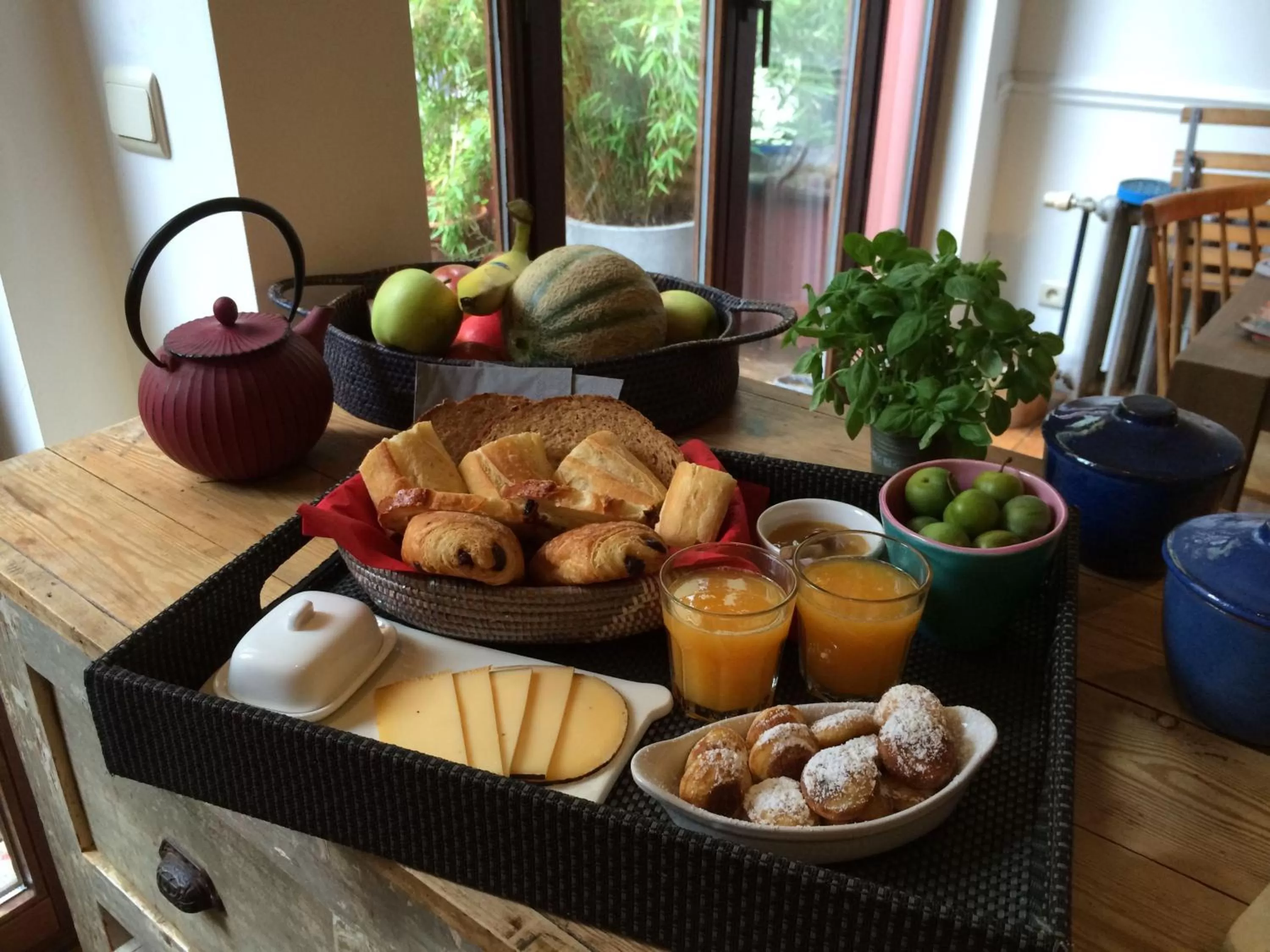 Breakfast in Villa des Roses Voltaire