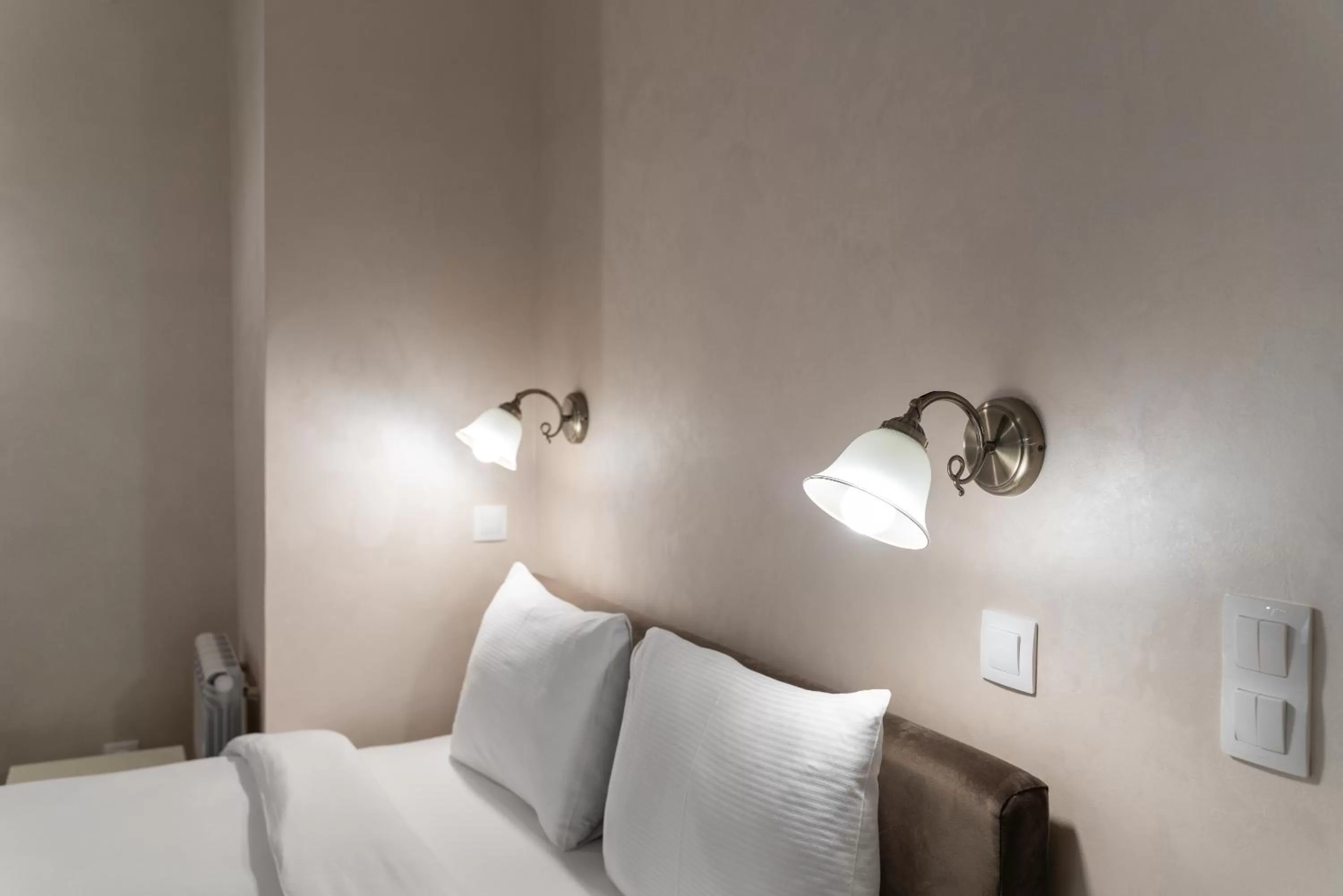 Bedroom, Bed in Ornament Hotel