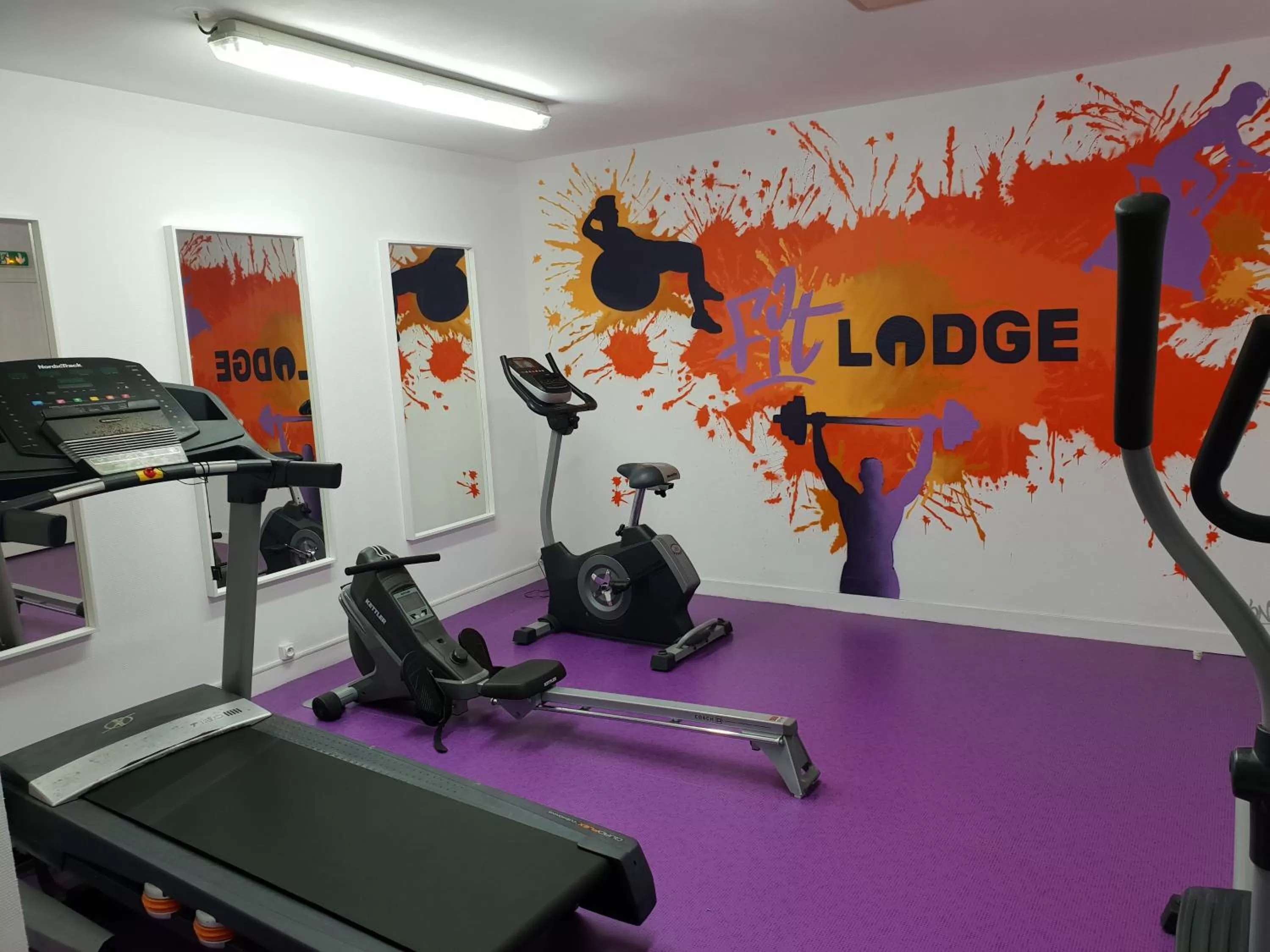 Fitness centre/facilities in EastLodge Lyon Est Eurexpo