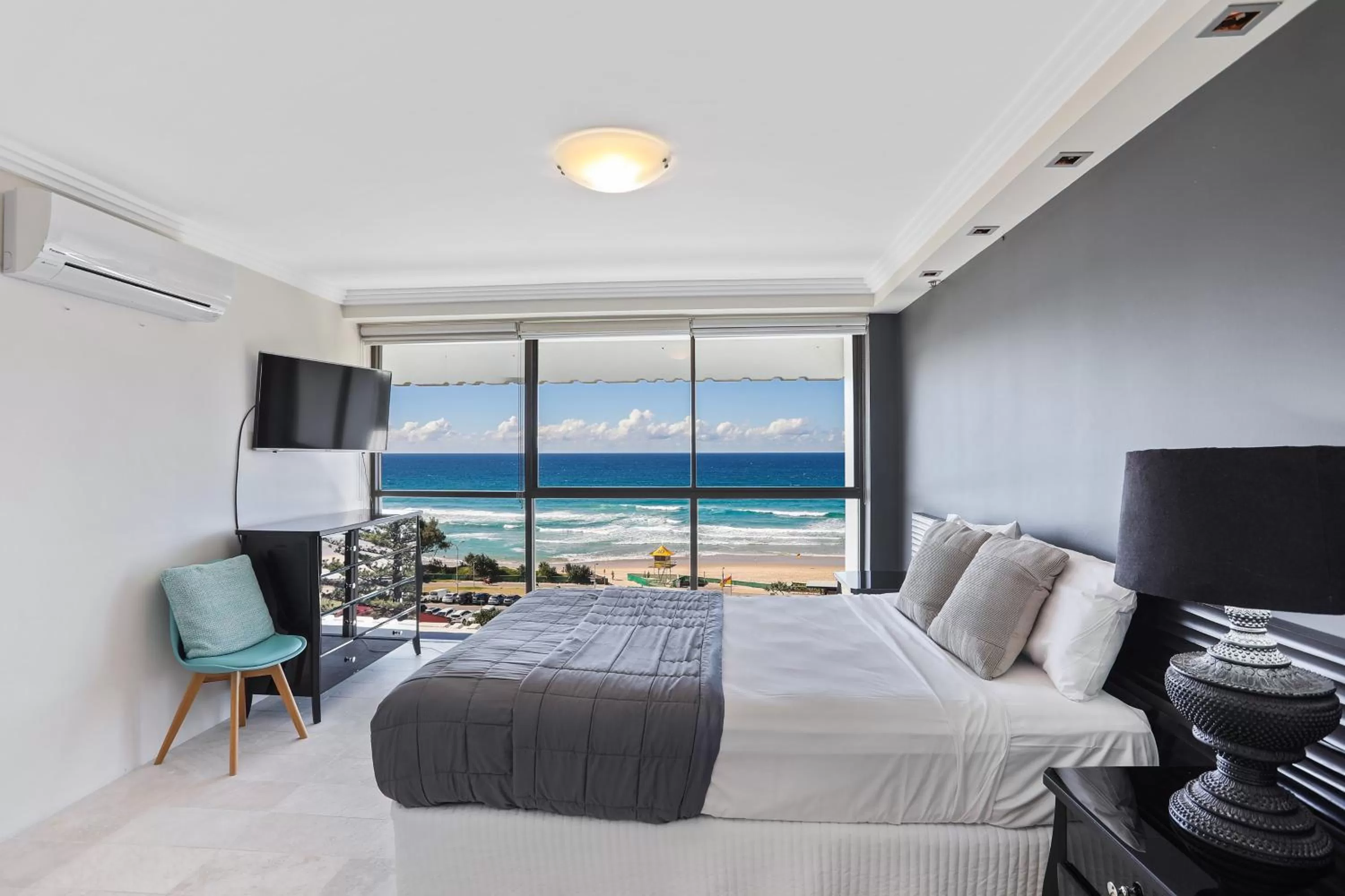 Bedroom, Bed in De Ville Apartments