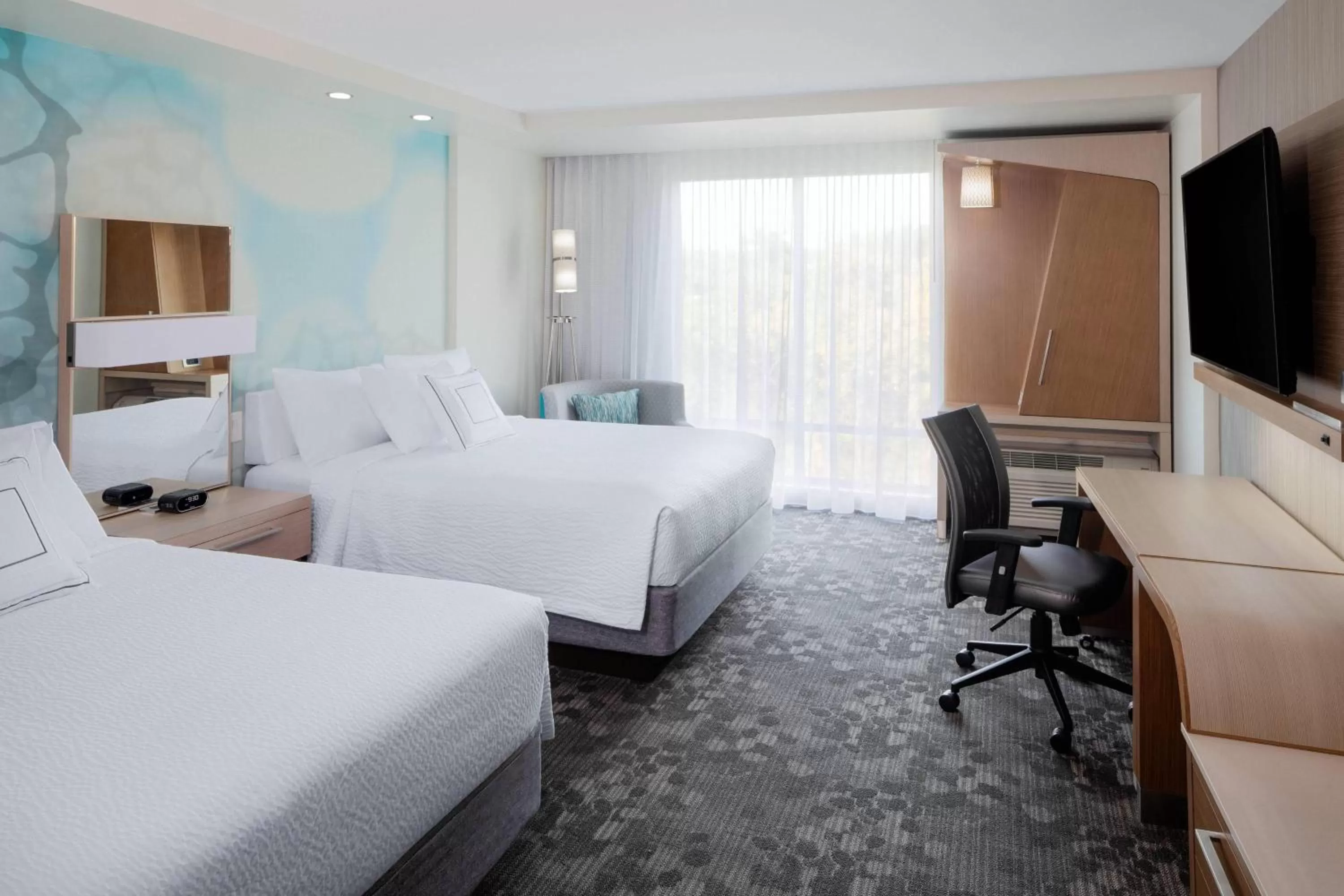 Photo of the whole room, Bed in Courtyard by Marriott Albany Troy/Waterfront
