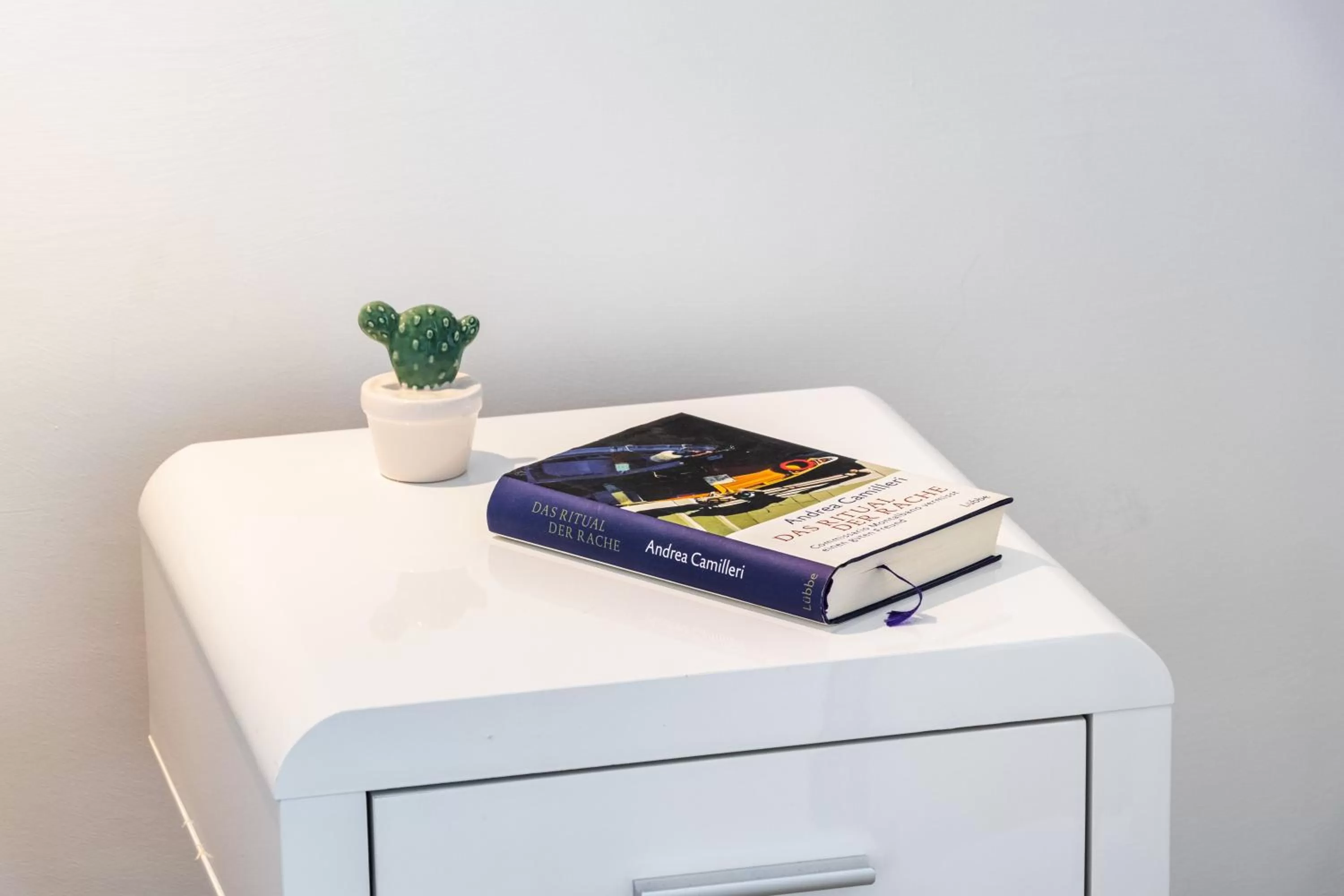 Decorative detail in Pantanello Rooms Avola