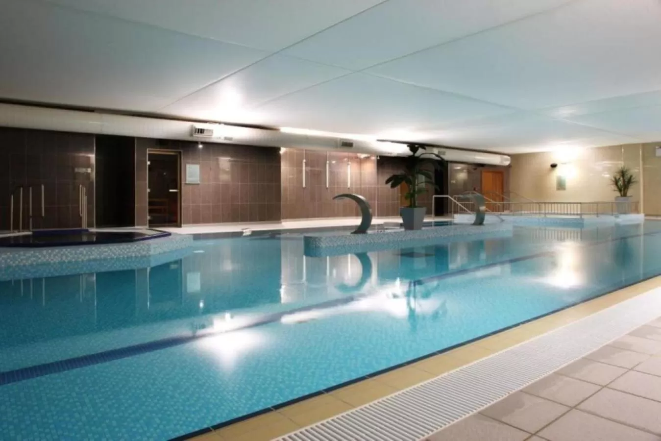 Swimming pool in Maldron Hotel Tallaght