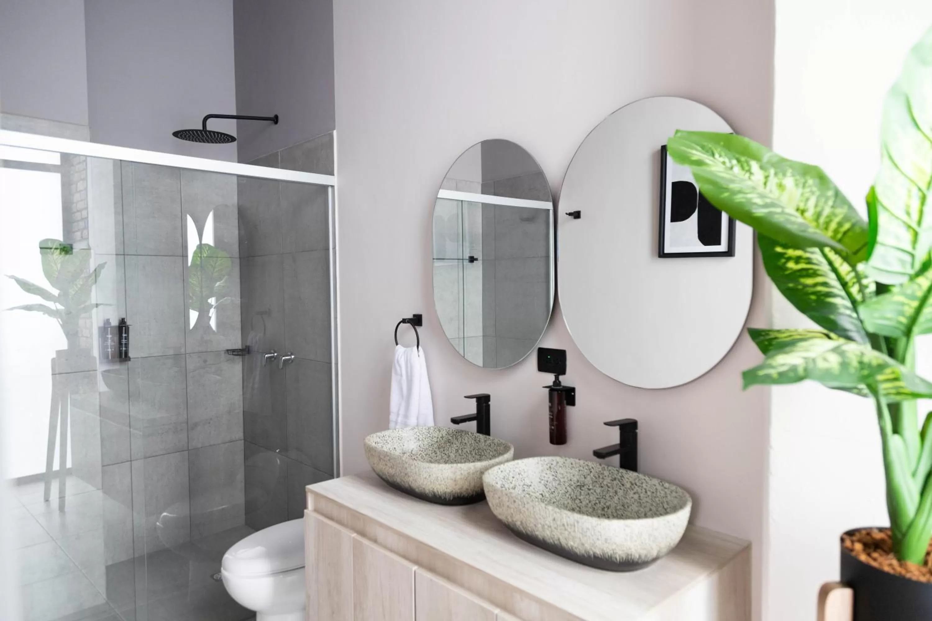 Shower in Royal Living Poblado