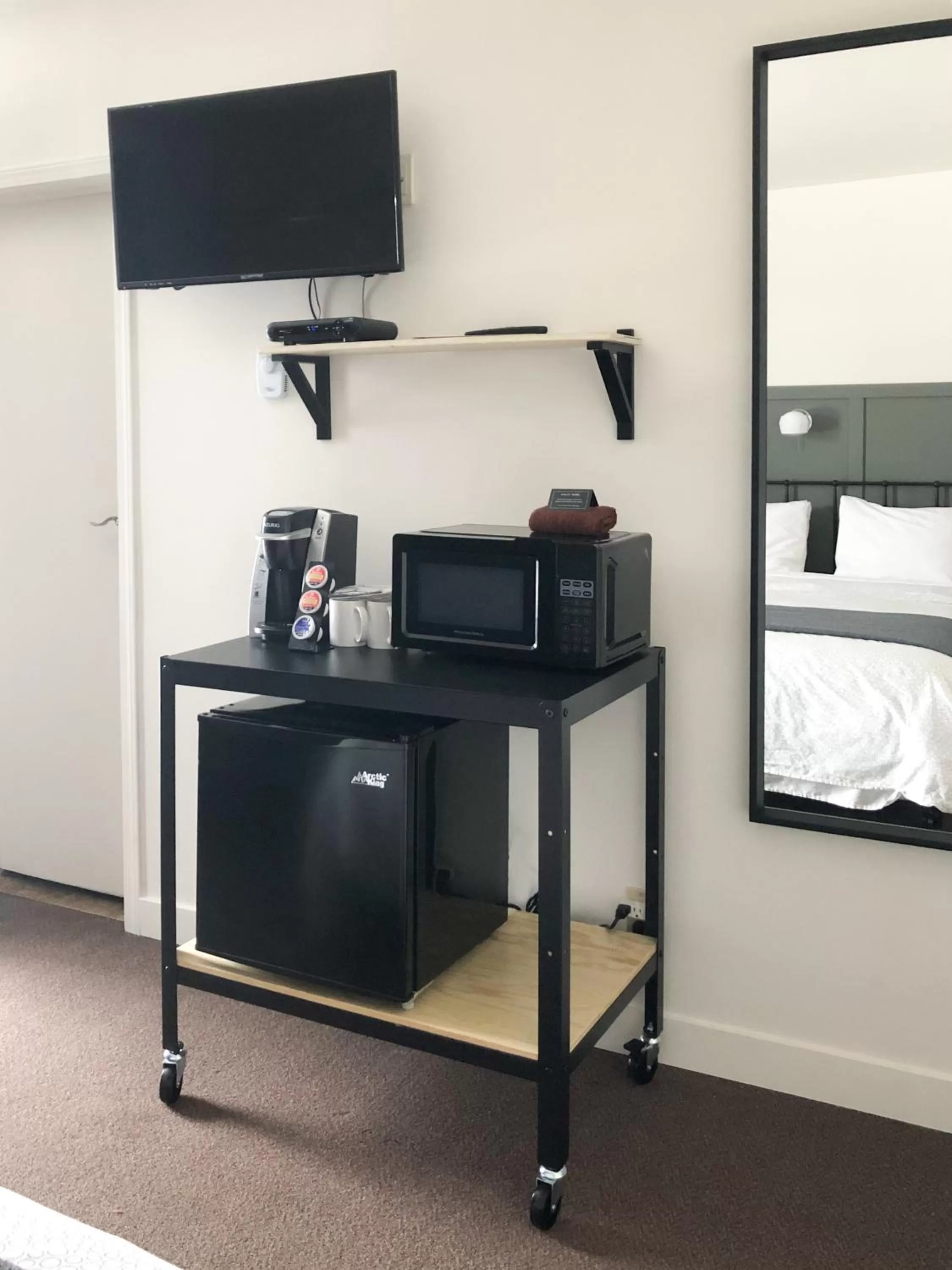 Bed in The Bayview Motel - Fort Frances, ON - Lakeside Motel