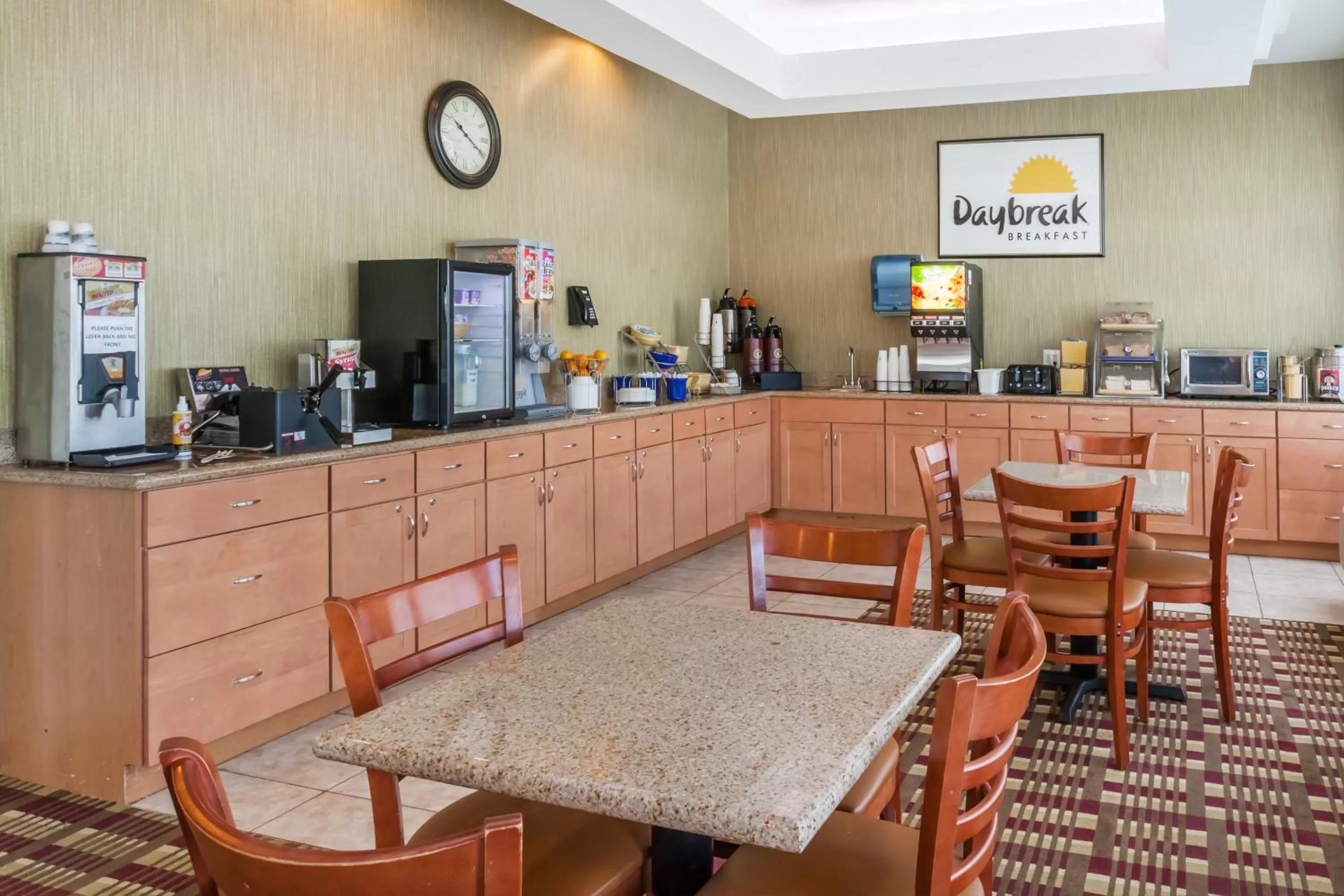 Restaurant/places to eat in Days Inn by Wyndham Windsor Locks / Bradley Intl Airport