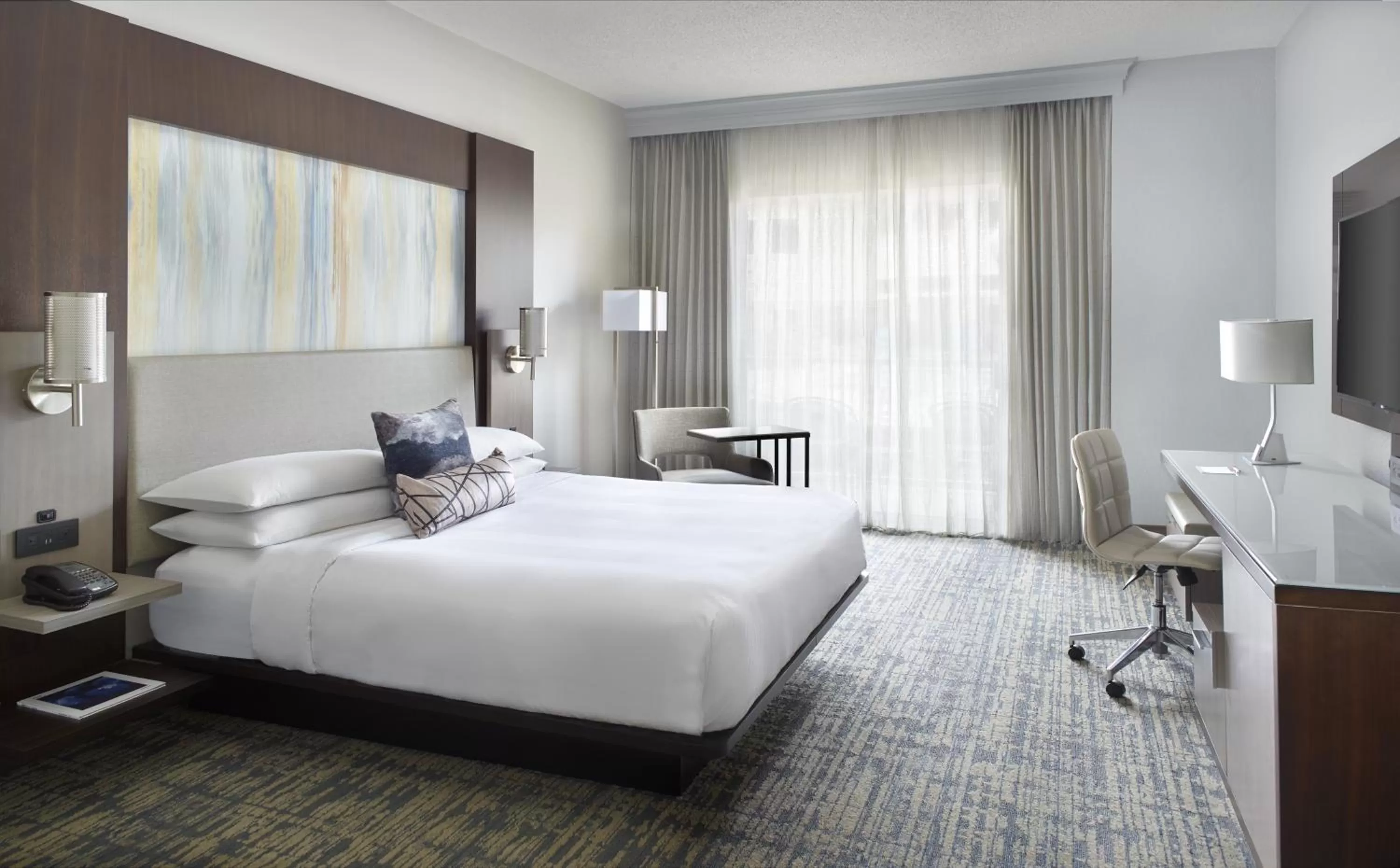 TV and multimedia, Bed in Atlanta Evergreen Lakeside Resort