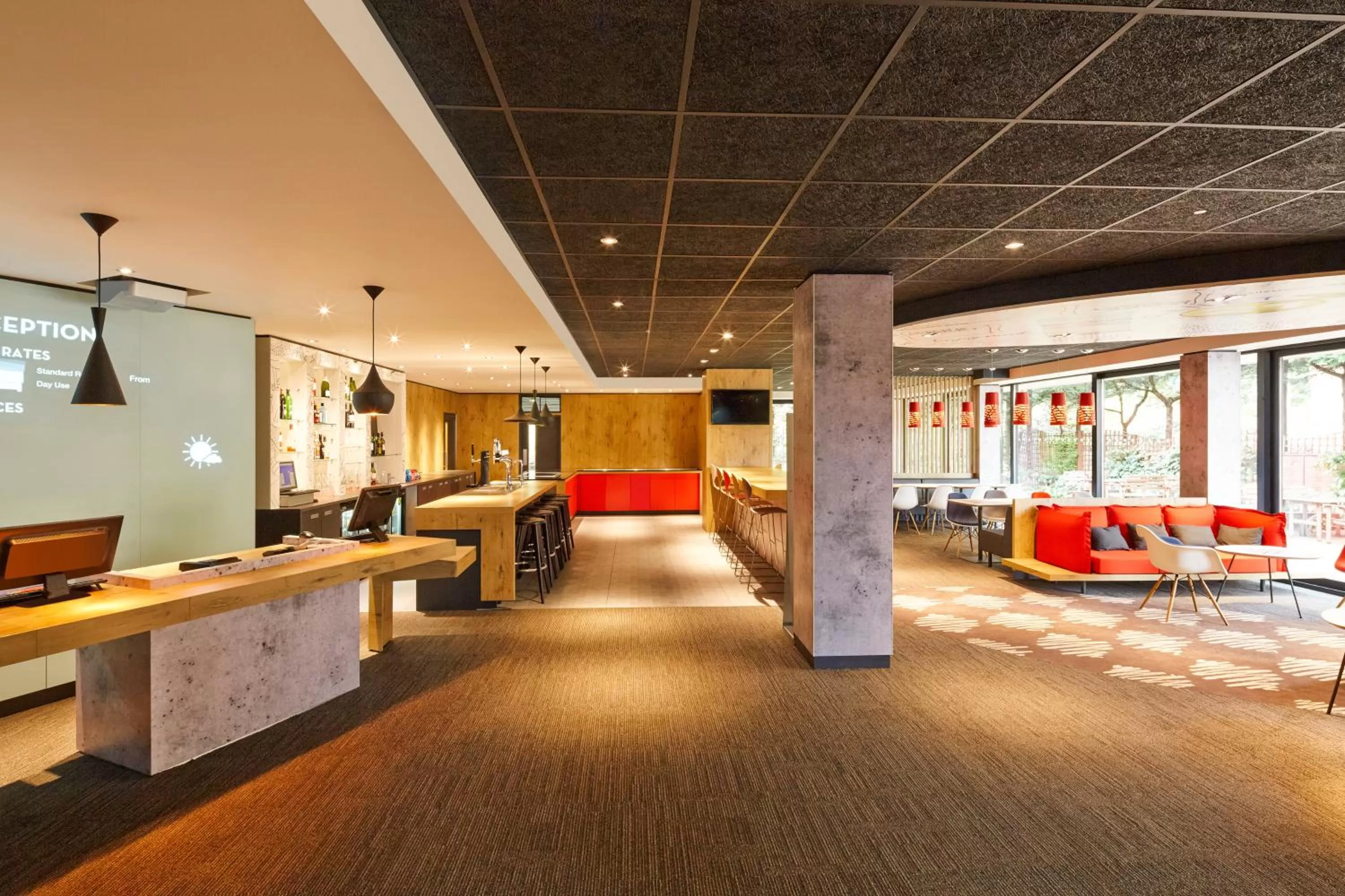 Lounge or bar in ibis London Thurrock M25