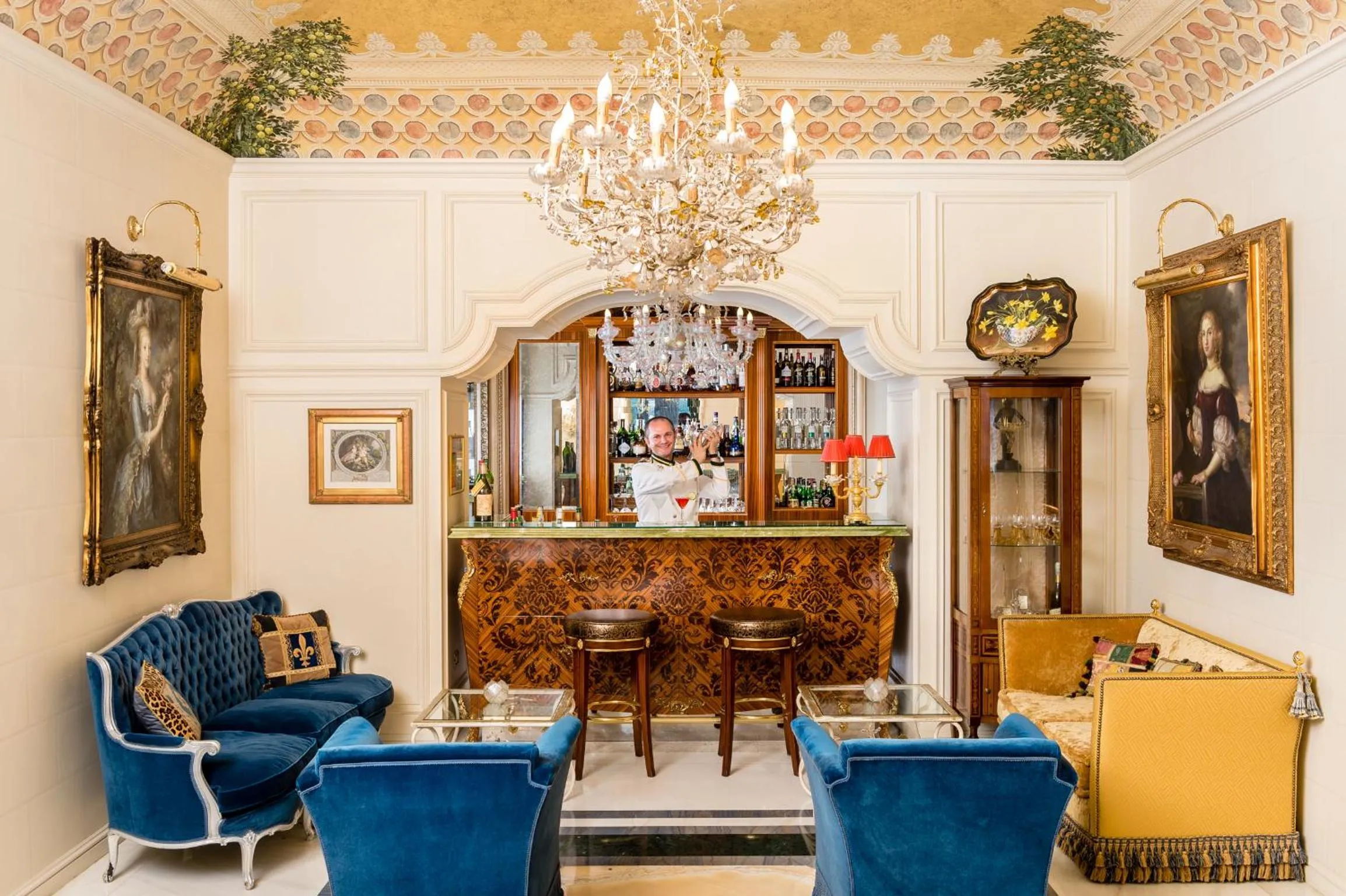 Lounge or bar in Villa e Palazzo Aminta - A Leading Hotel of The World
