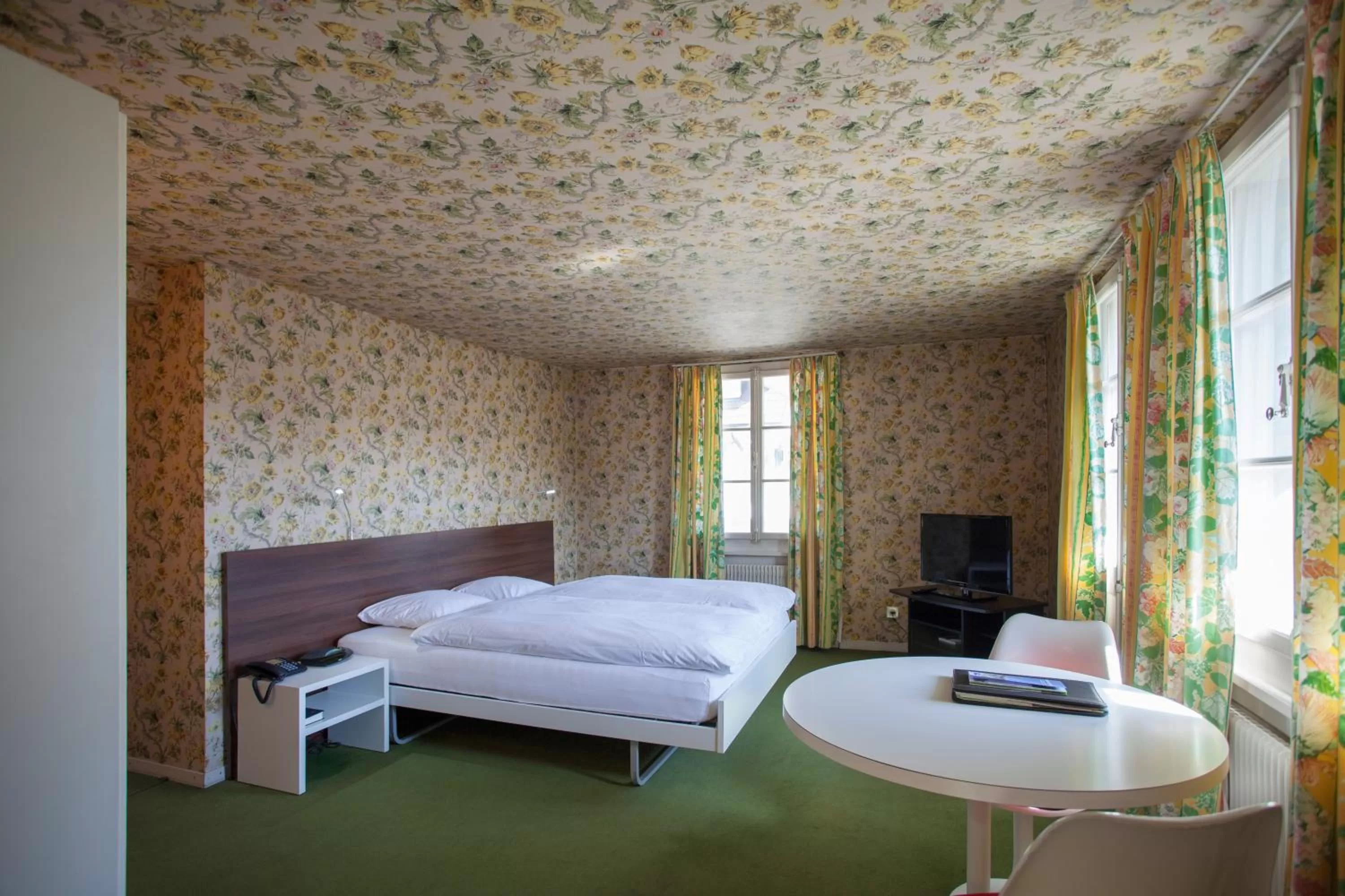 Photo of the whole room, Bed in Hotel Gasthof Kreuz