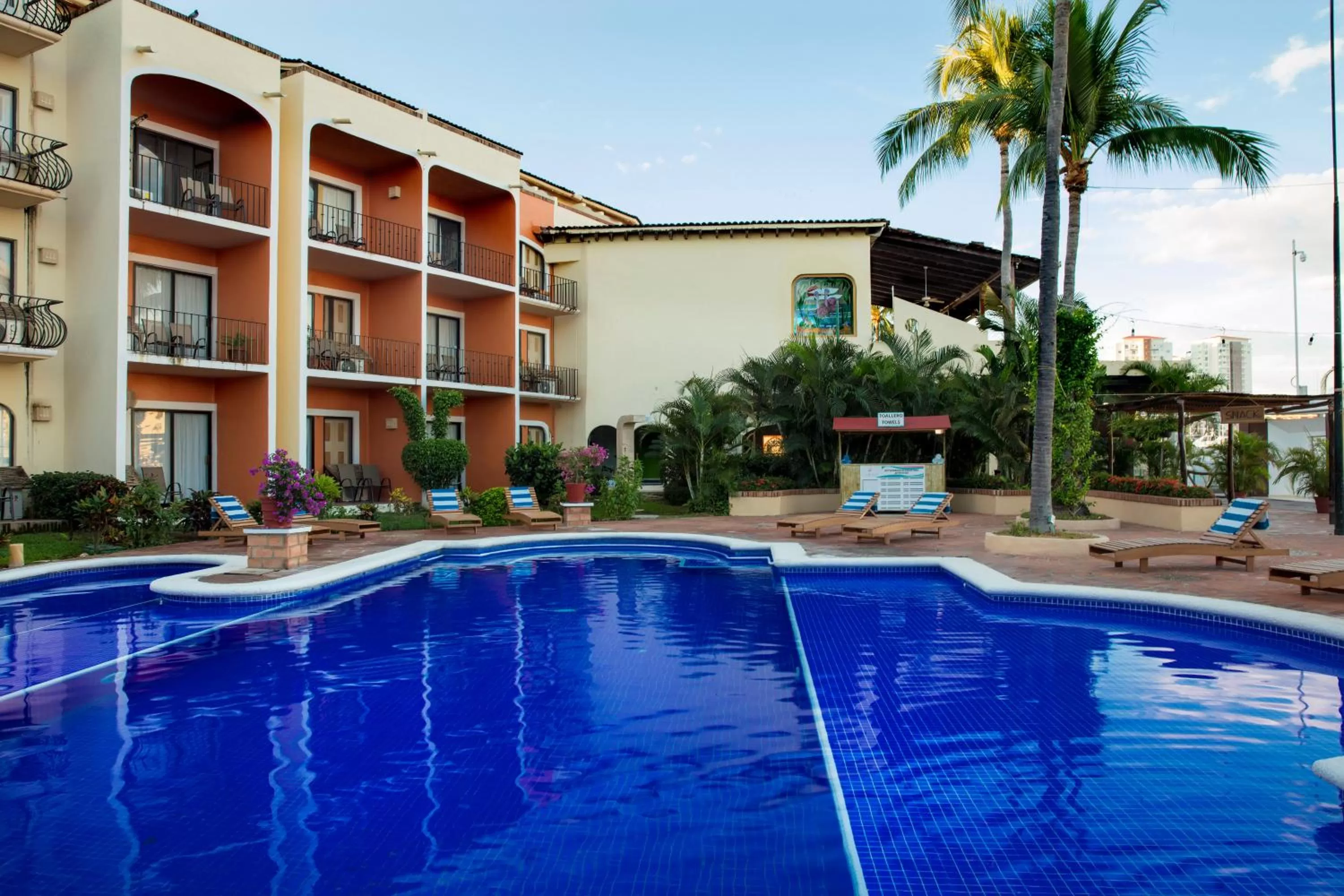 Swimming pool in Flamingo Vallarta Hotel & Marina