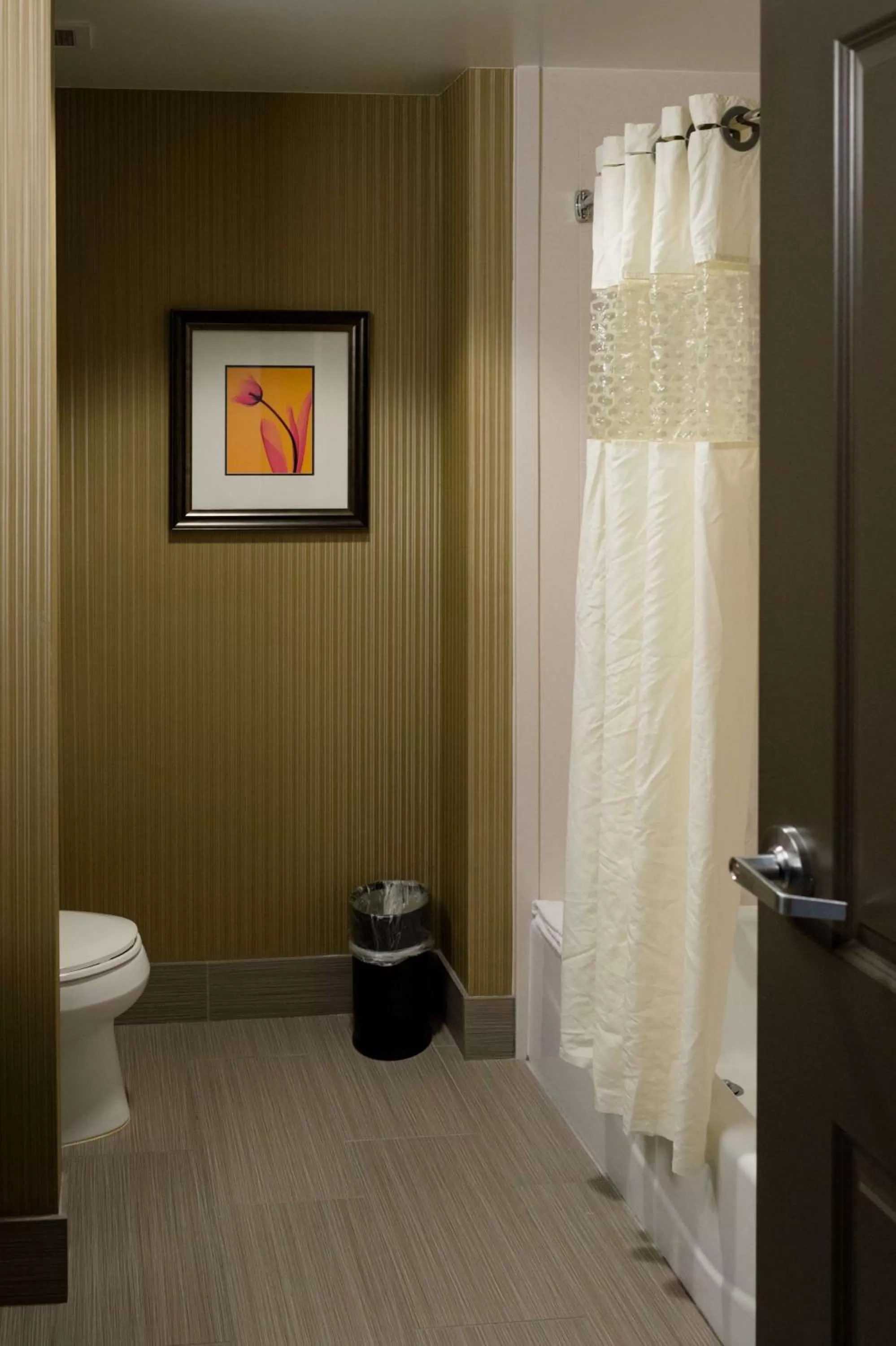 Bathroom in Hampton Inn Oxford/Conference Center