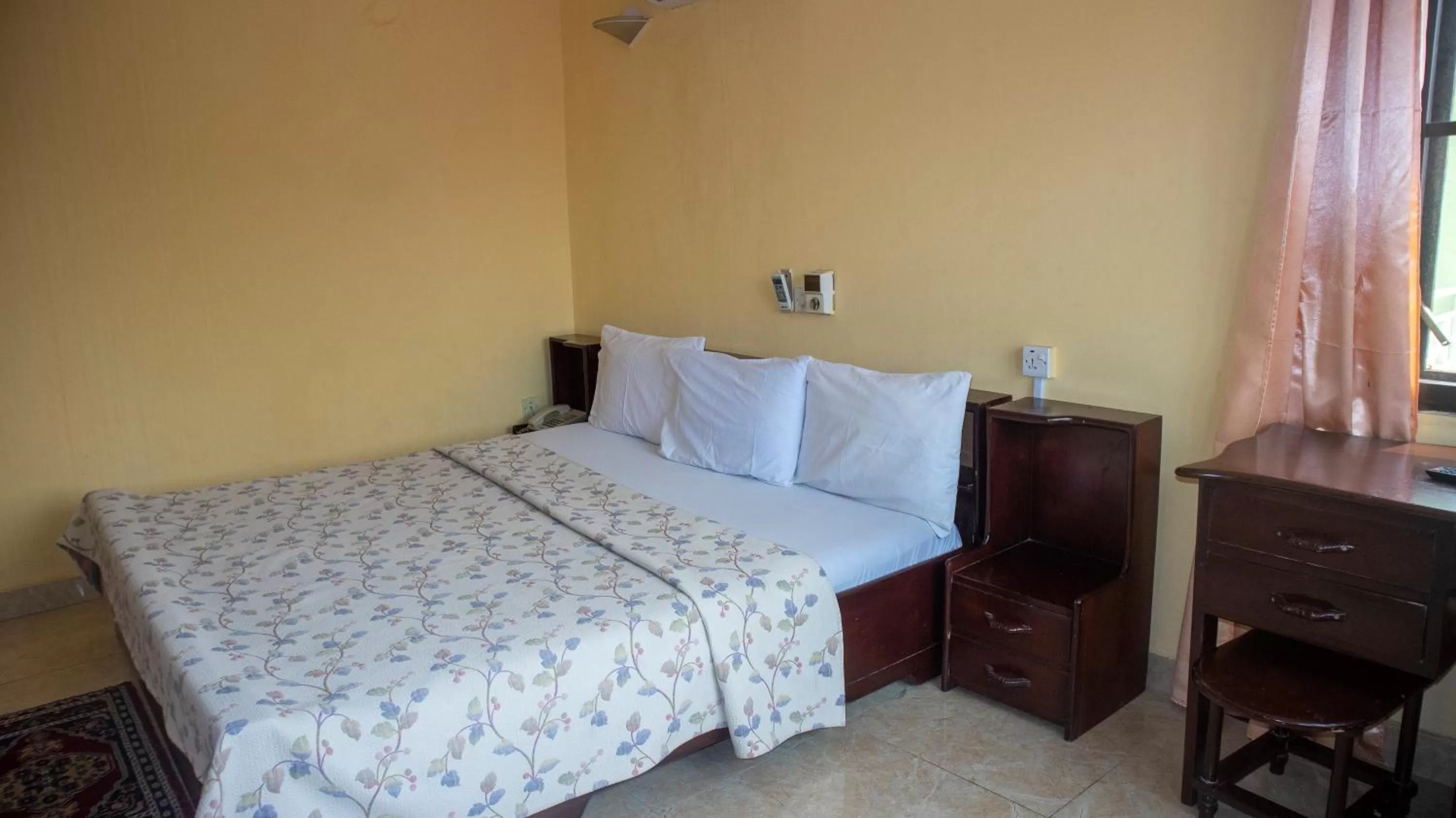 Bedroom, Bed in Pekan Hotel