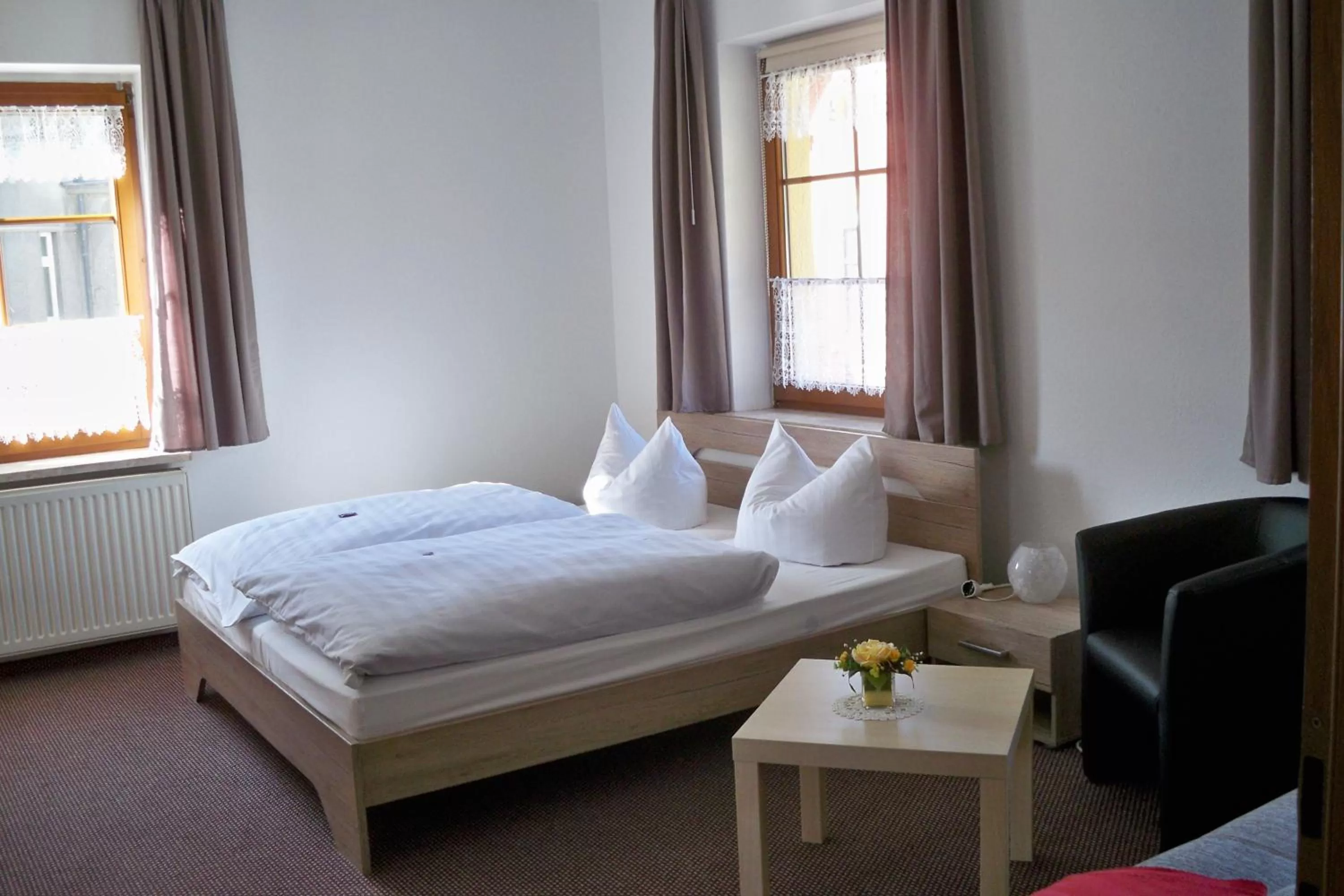 Photo of the whole room, Bed in Gasthof zum Döhlerwald