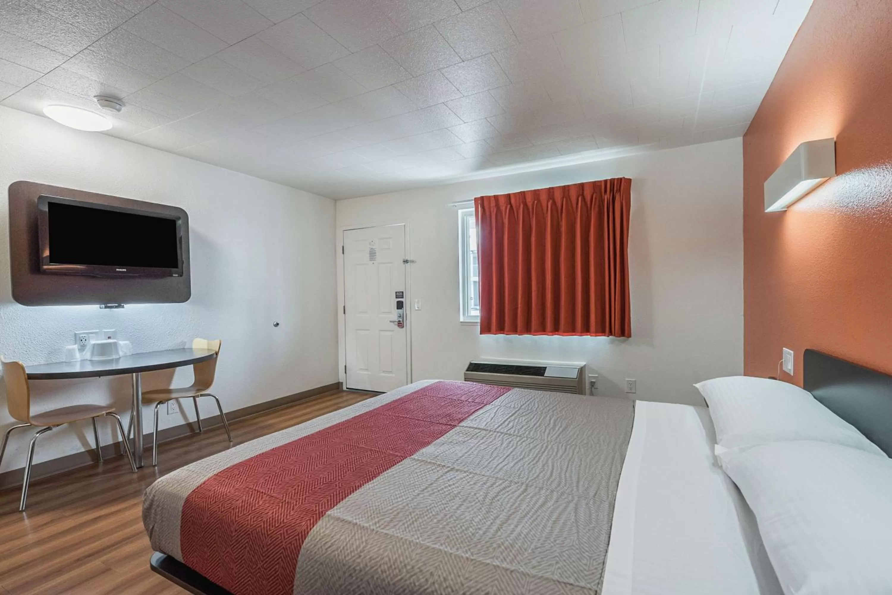 Photo of the whole room, Bed in Motel 6-Fallon, NV