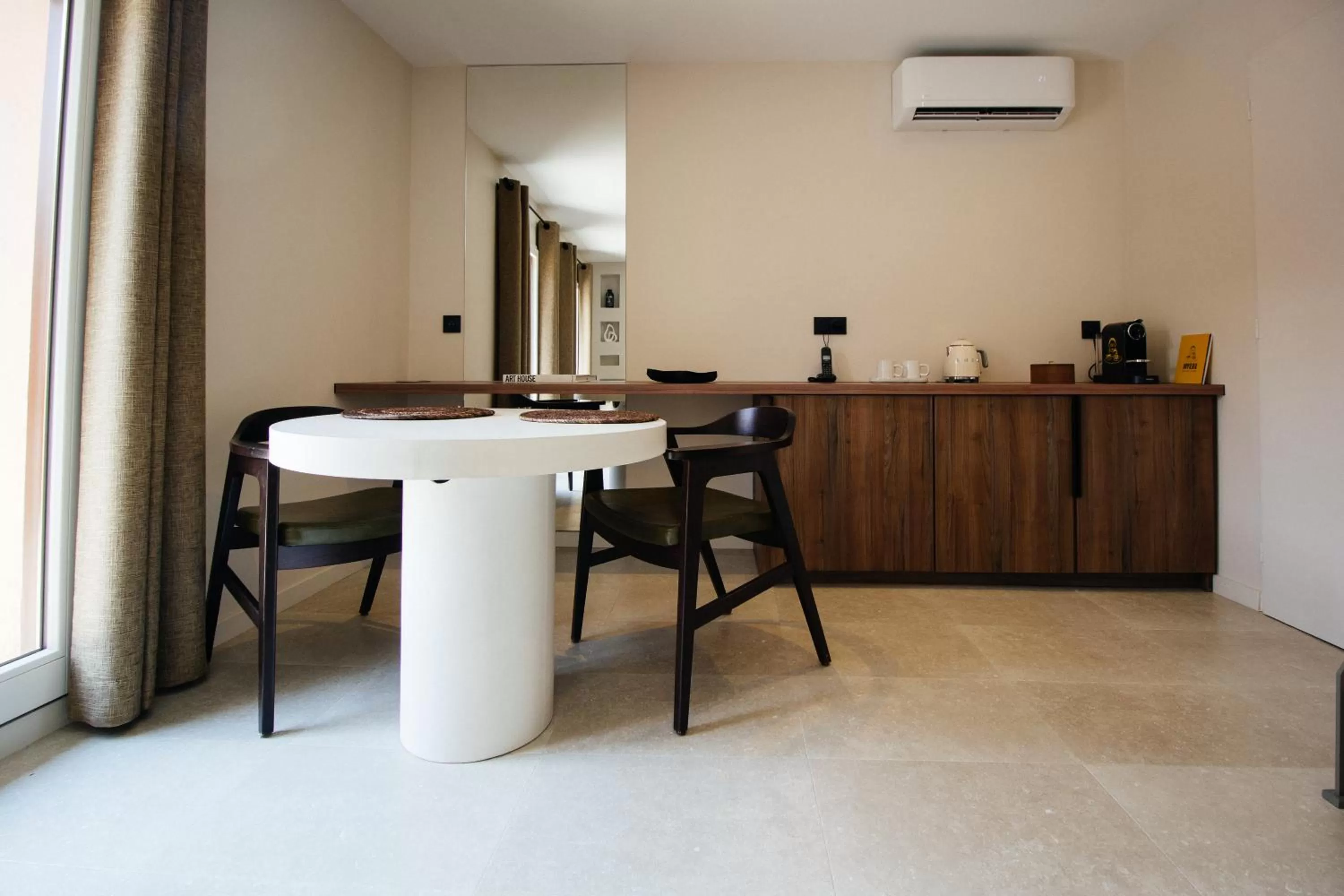 Dining area in Auberge du Lyonnais