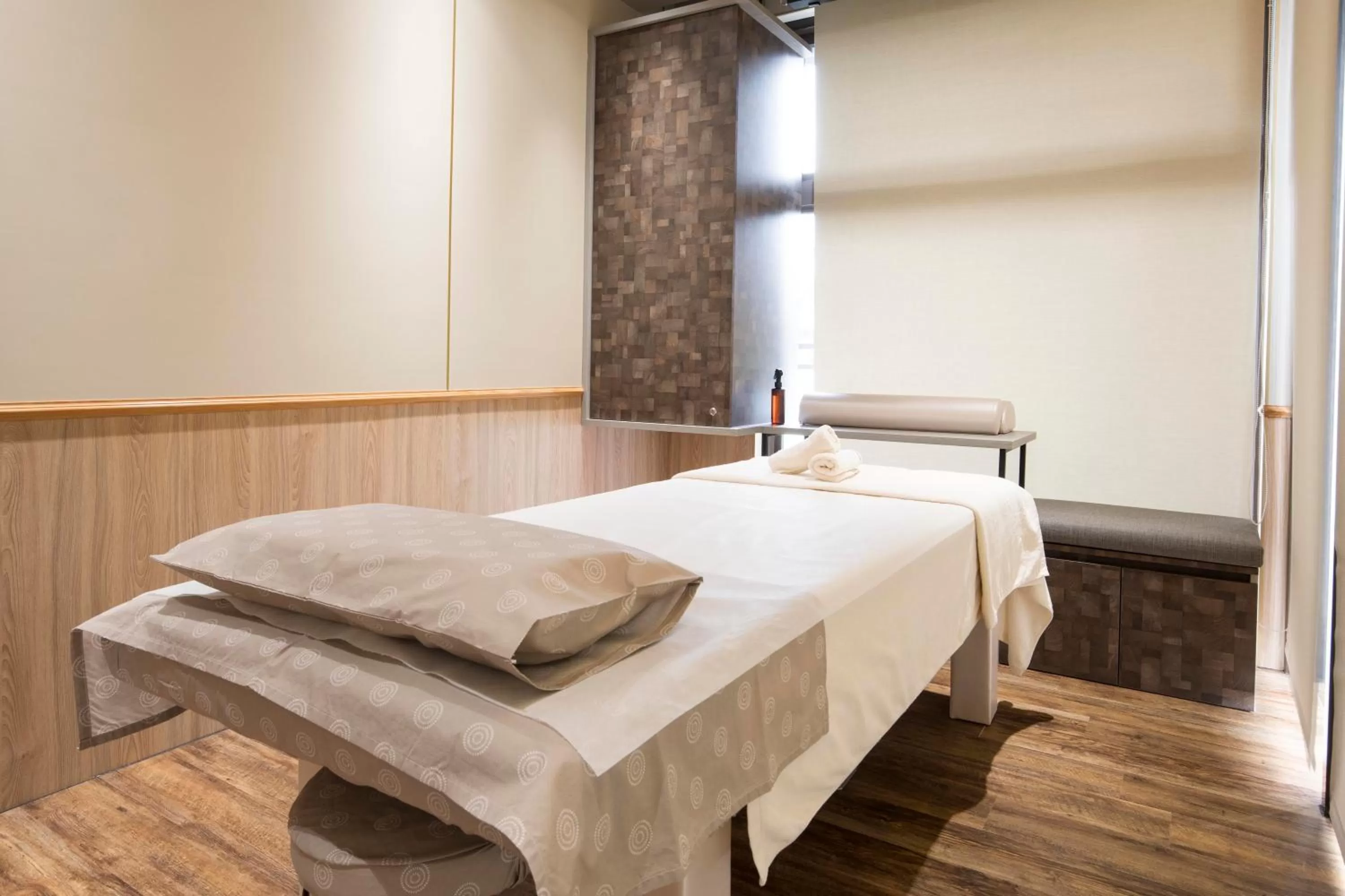 Massage, Bed in Darlon Hotel