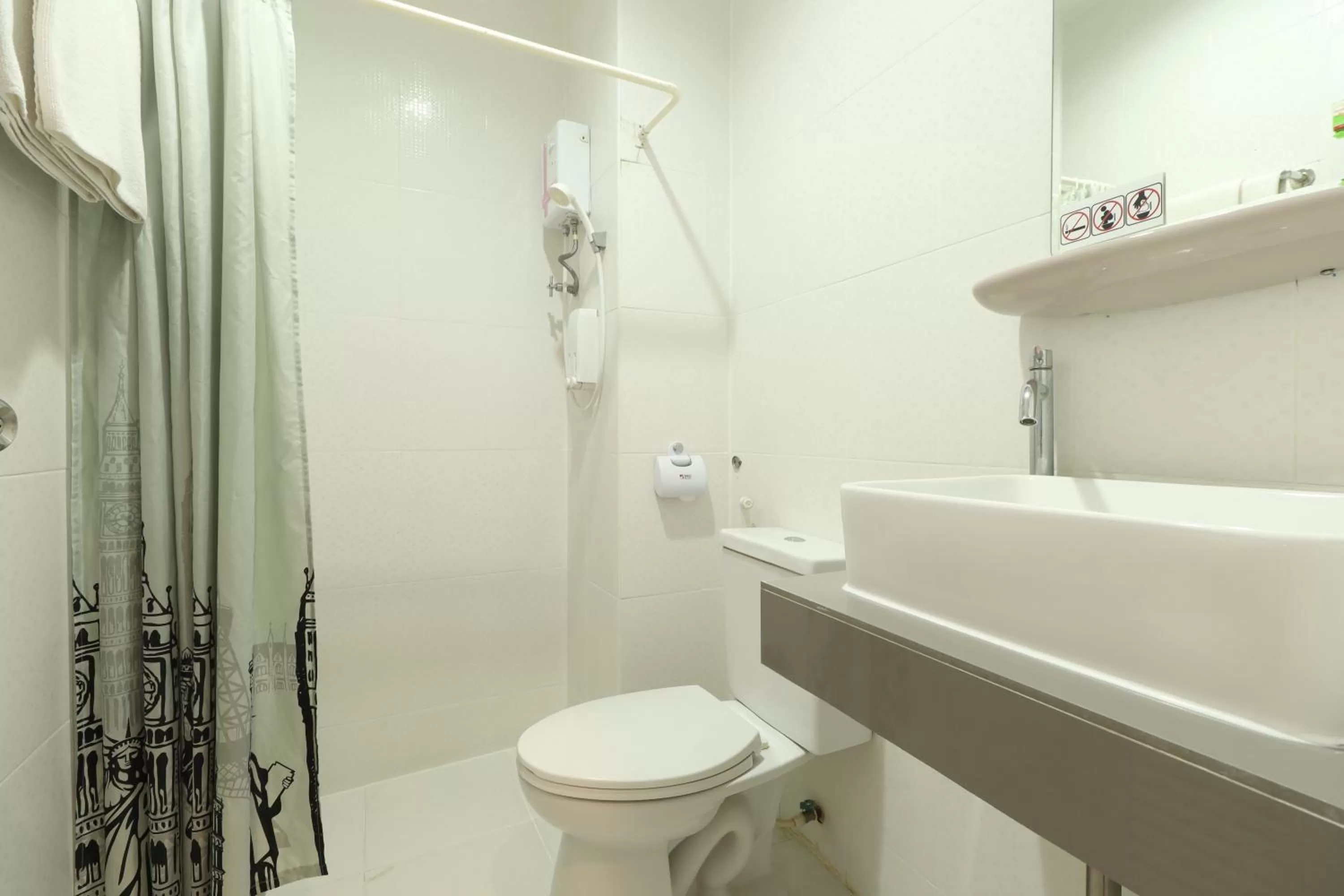 Bathroom in The Battery Park Midtown Boutique