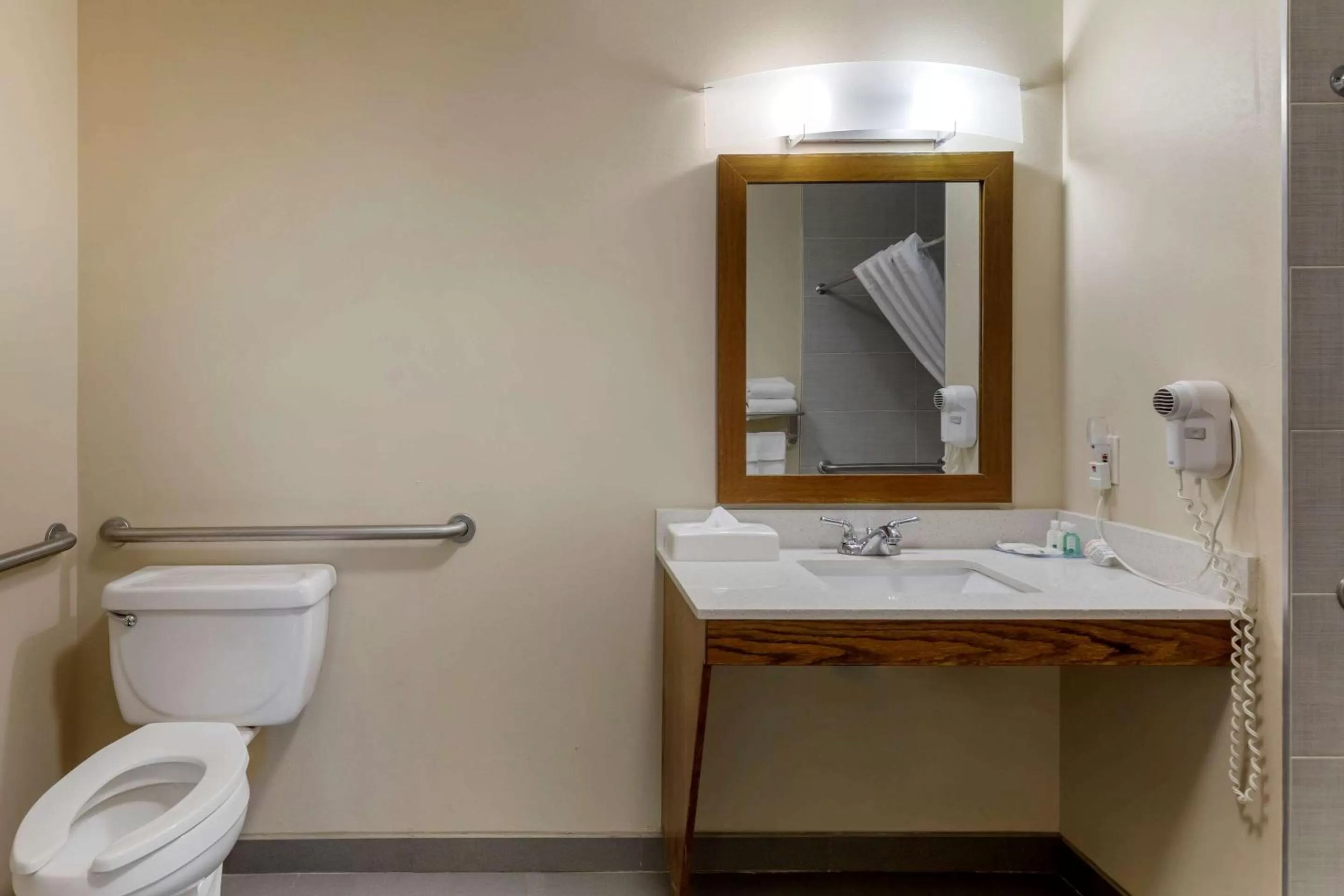 Bedroom in Quality Inn Seneca Clemson Area U S 123