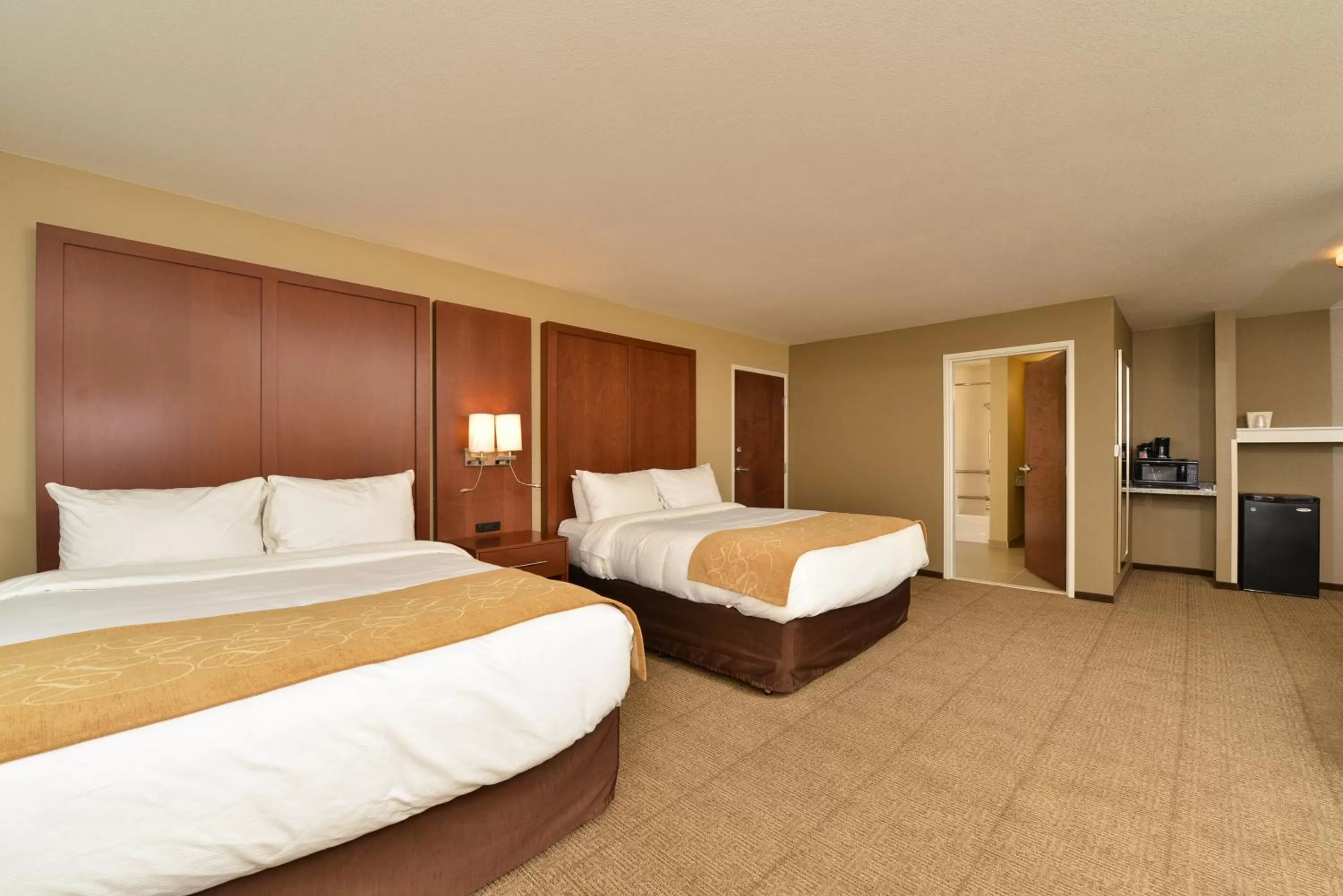 Bedroom, Bed in Comfort Suites Minot South