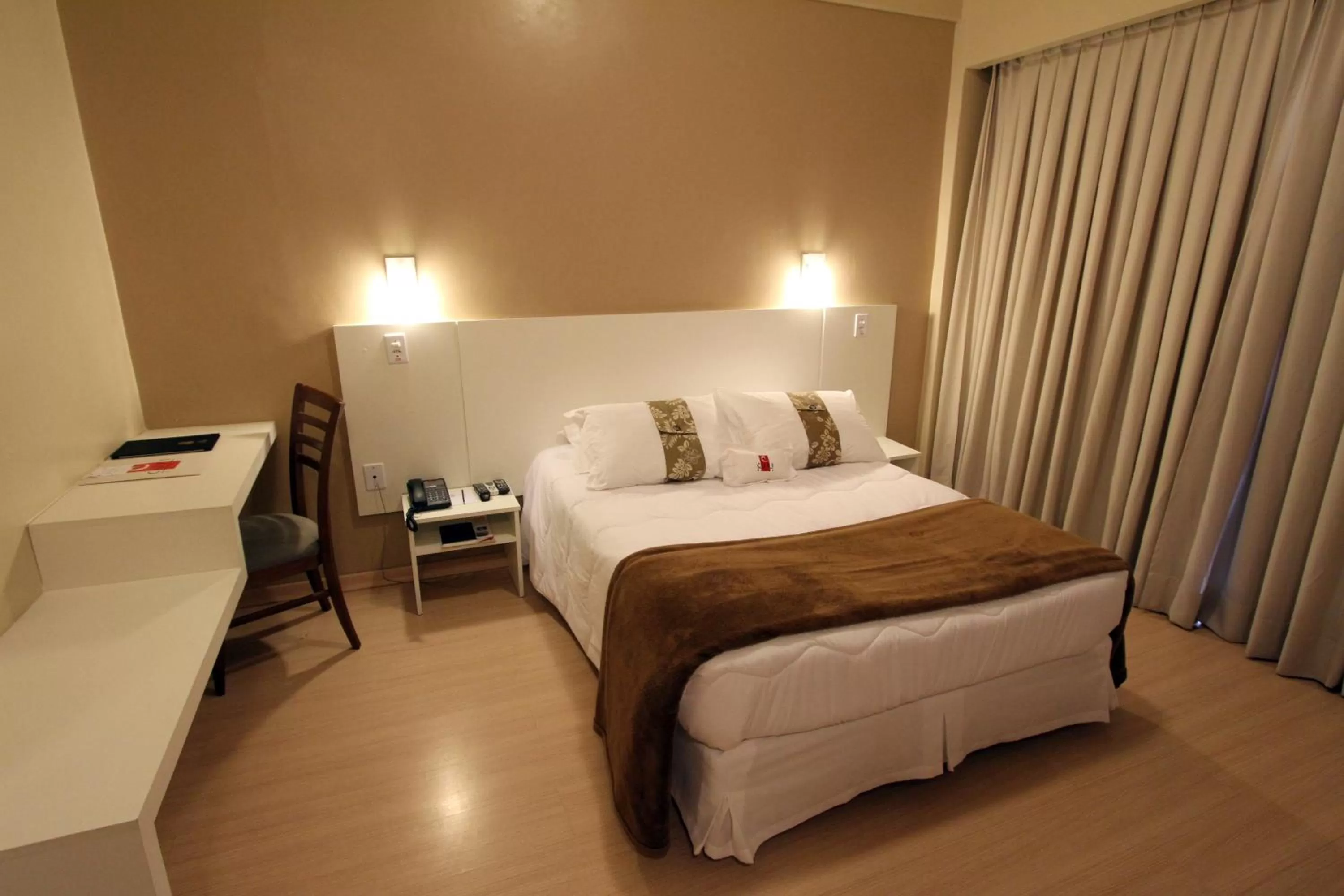 Bedroom, Bed in Hotel Curi Executive