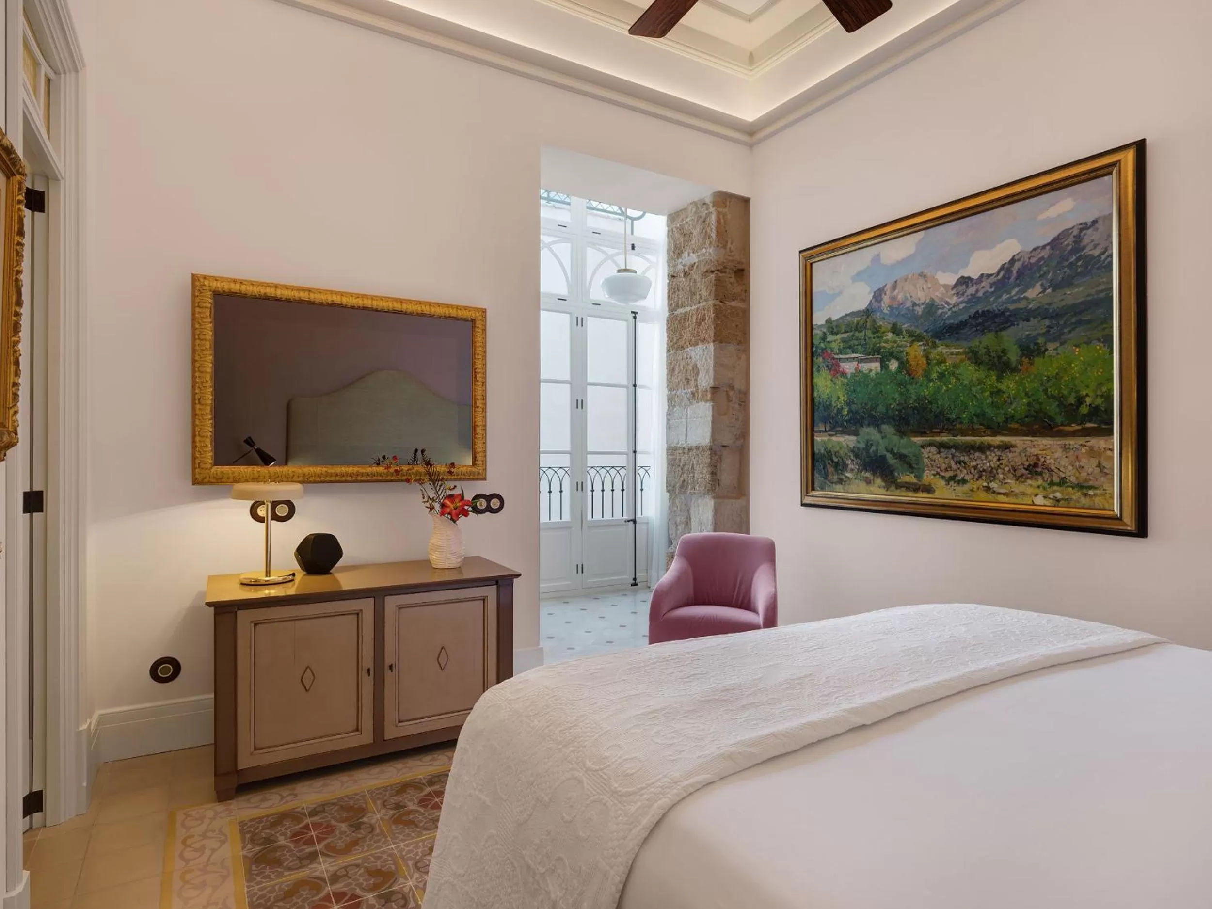 Photo of the whole room, Bed in Hotel Gloria de Sant Jaume