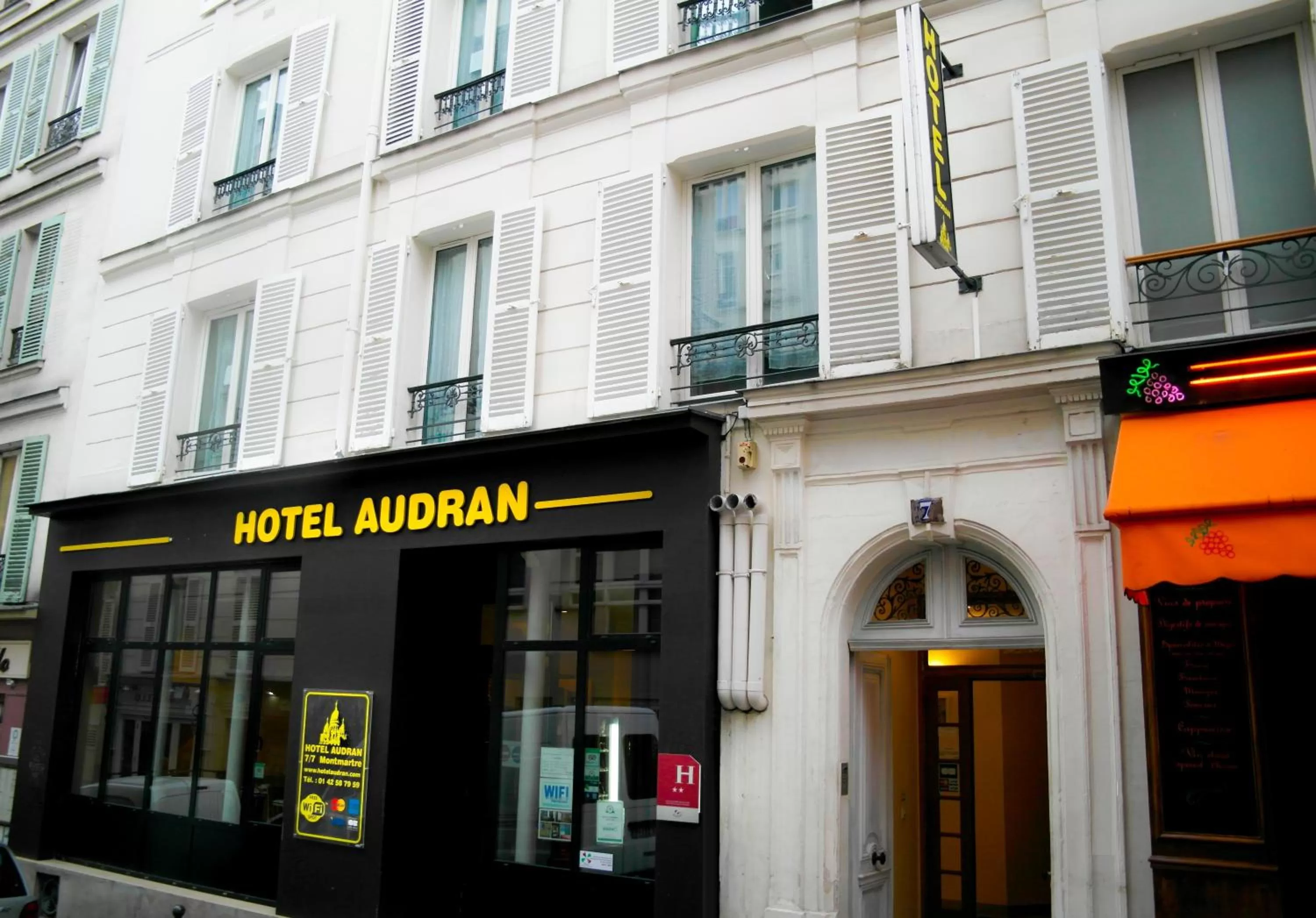 Facade/entrance in Hotel Audran
