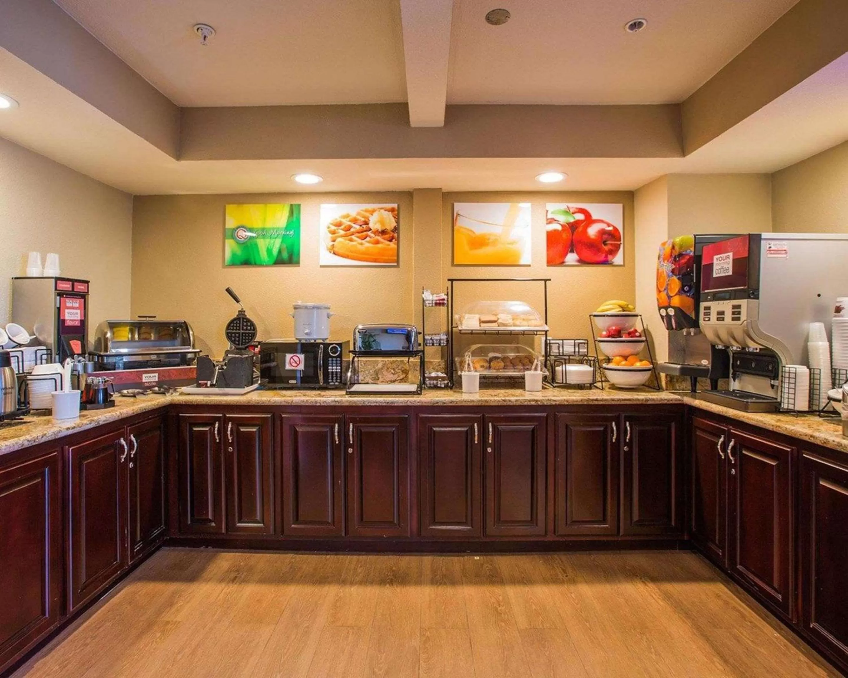 Restaurant/places to eat in Quality Inn Downey