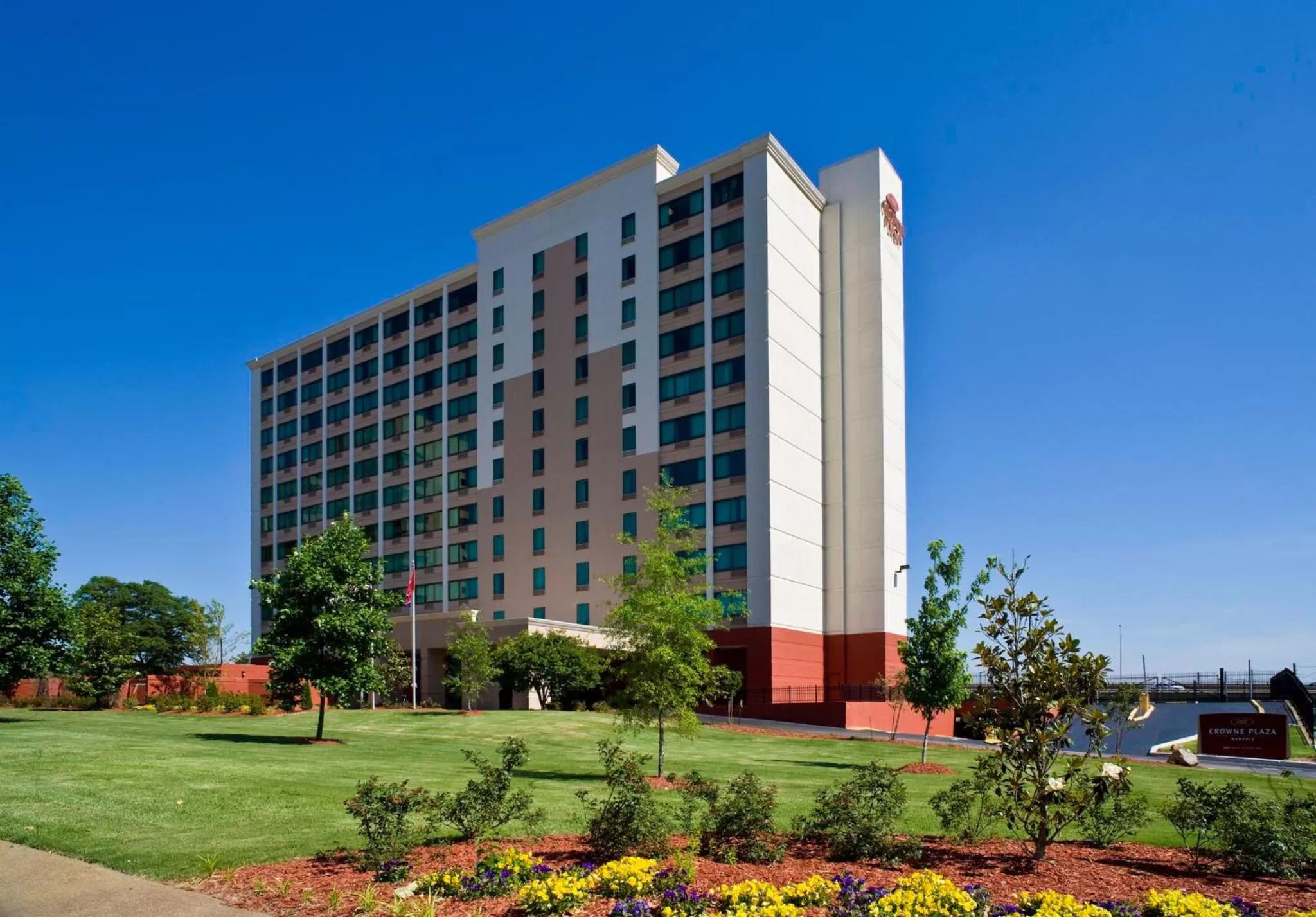 Property building in Crowne Plaza Memphis Downtown by IHG