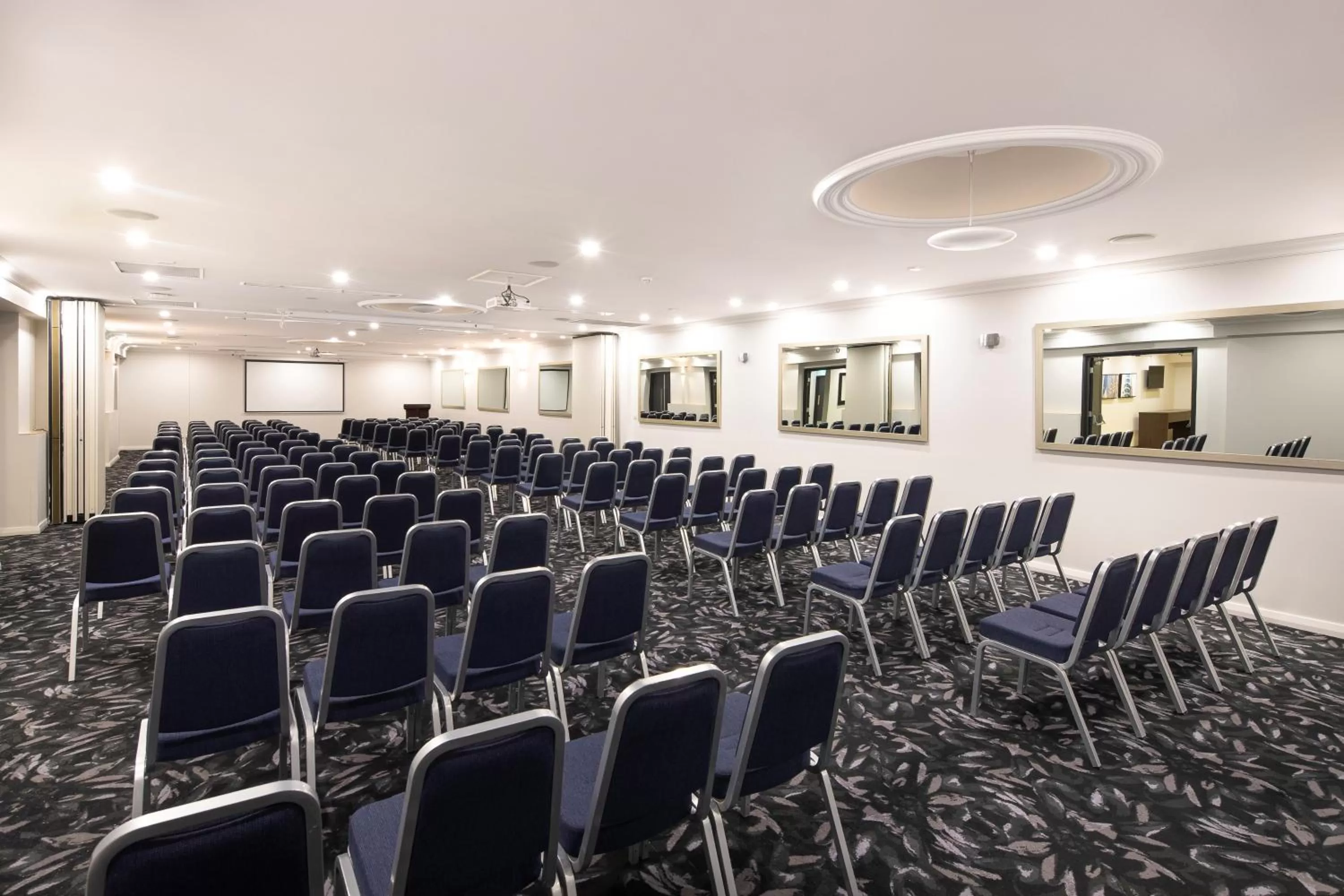 Meeting/conference room in Mercure Perth On Hay