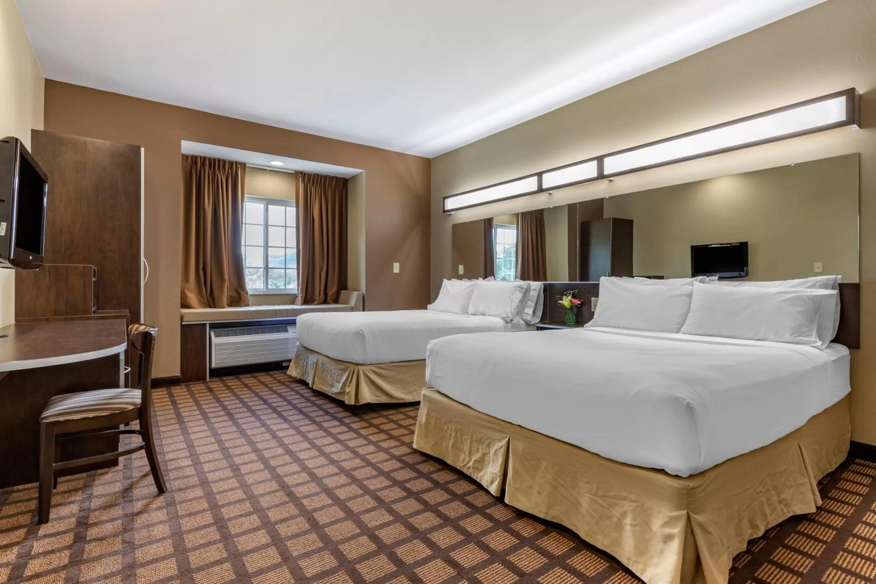 Bed in Microtel Inn & Suites Dillsboro/Sylva