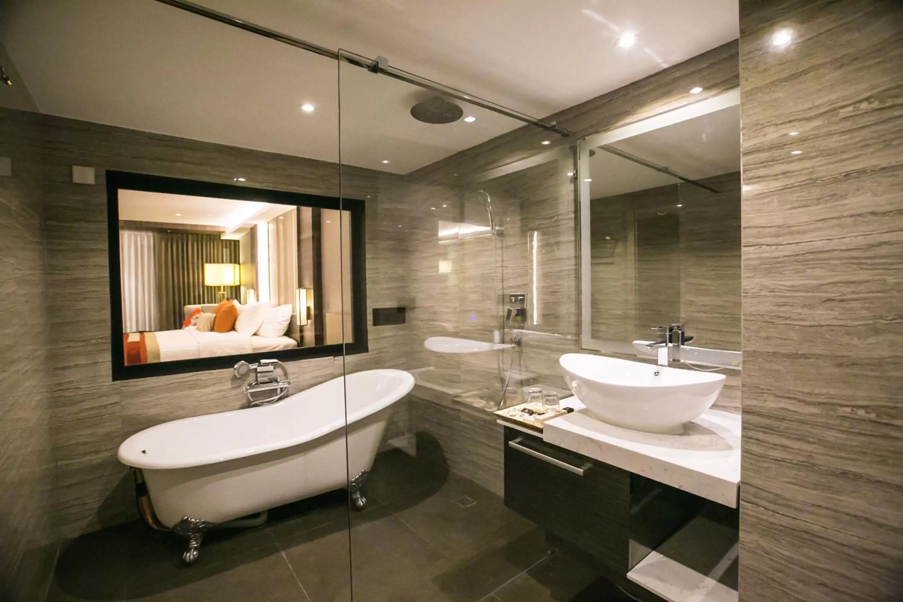 Bathroom in Arte Hotel - SHA Extra Plus