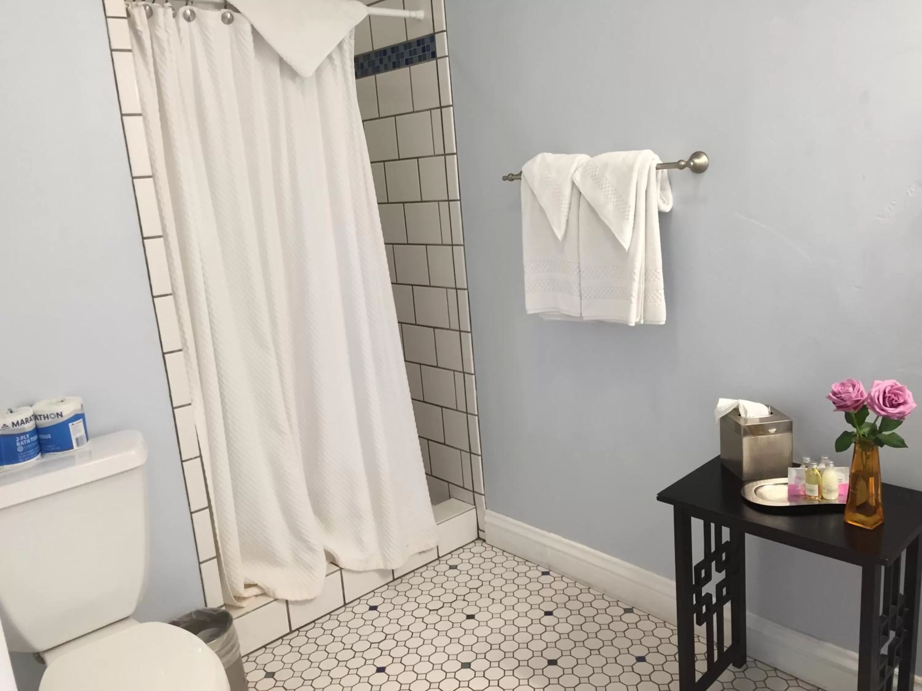 Shower in Beach Bungalow Inn and Suites