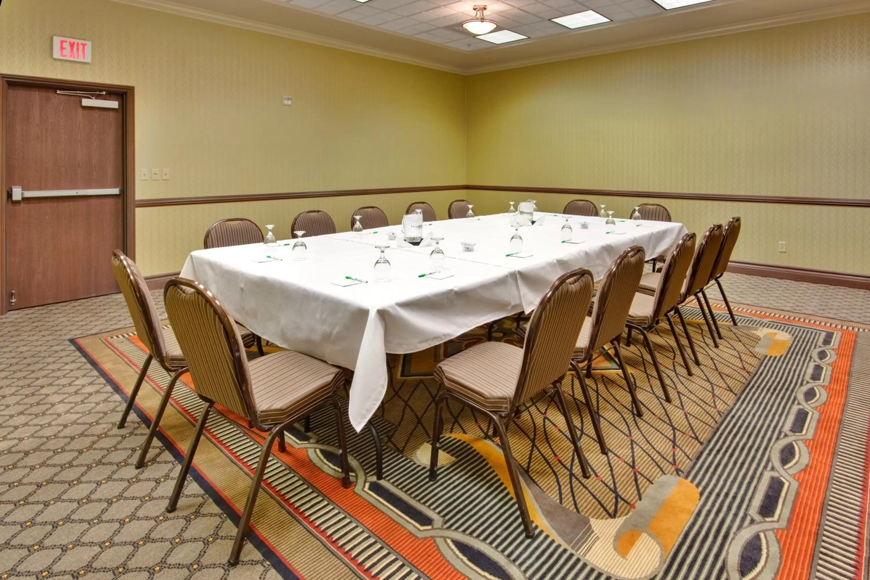 Meeting/conference room in Holiday Inn & Suites Bakersfield by IHG