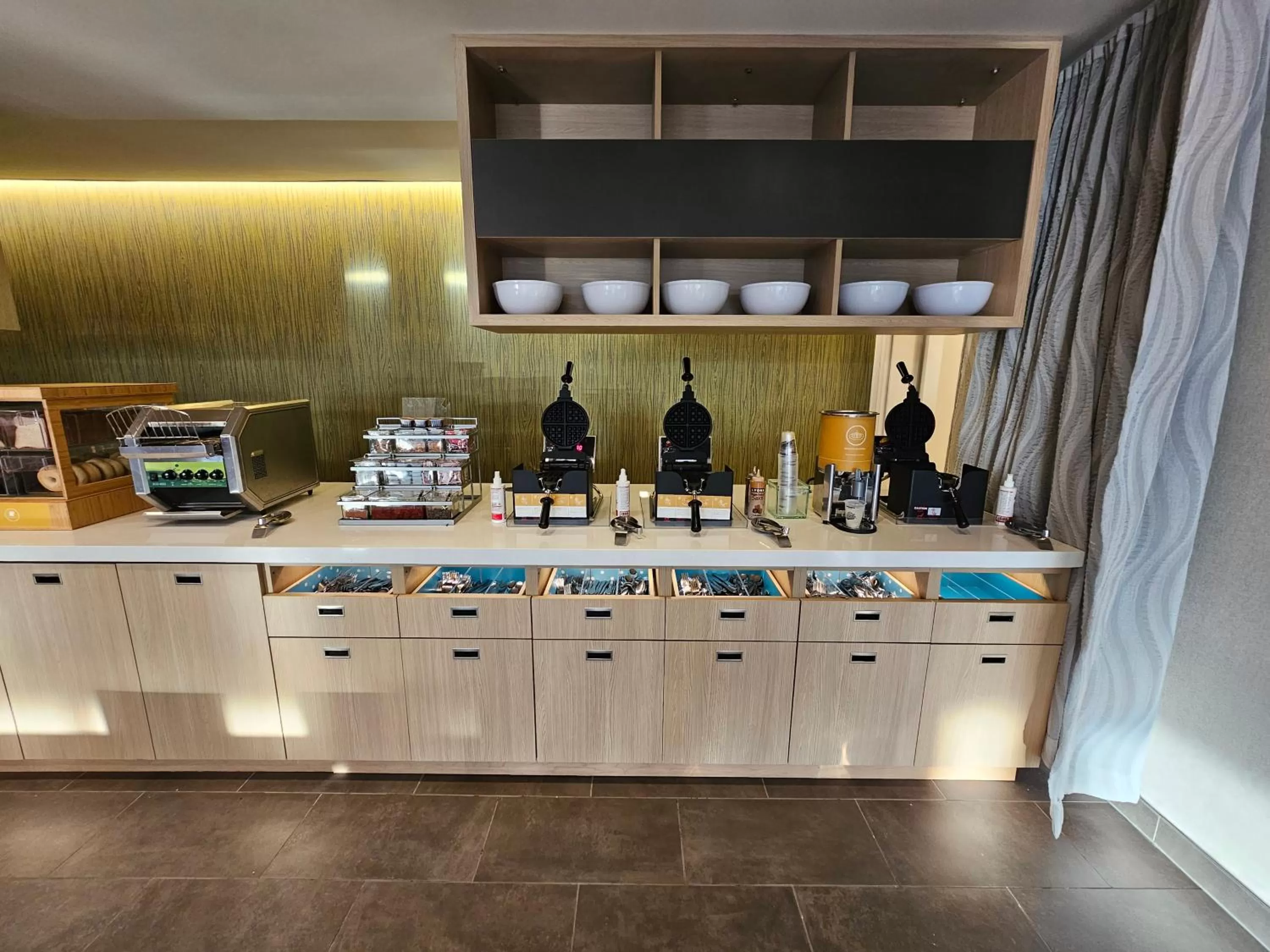 Breakfast in Home2 Suites By Hilton Allentown Bethlehem Airport