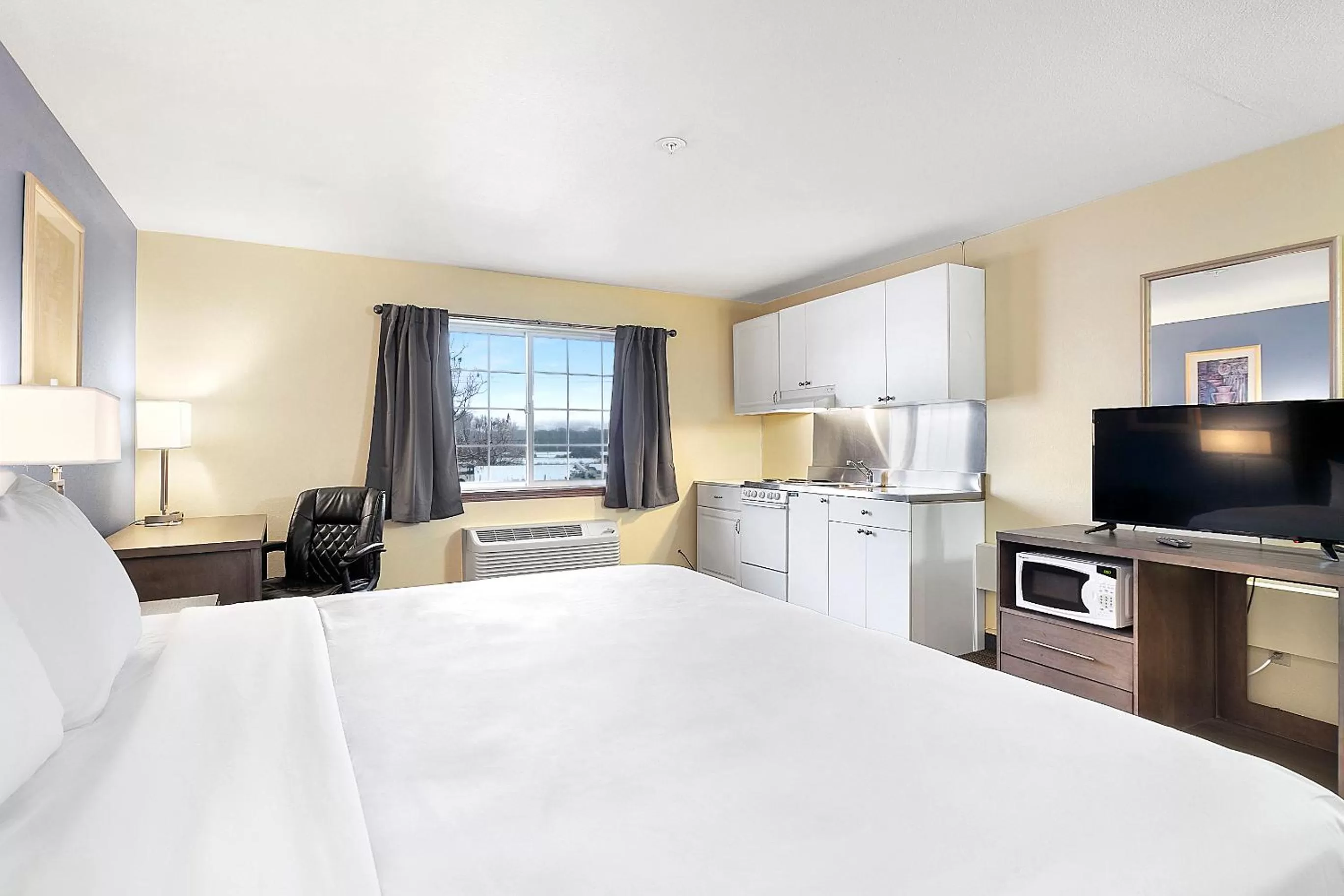 Bed in Days Inn by Wyndham Ellensburg