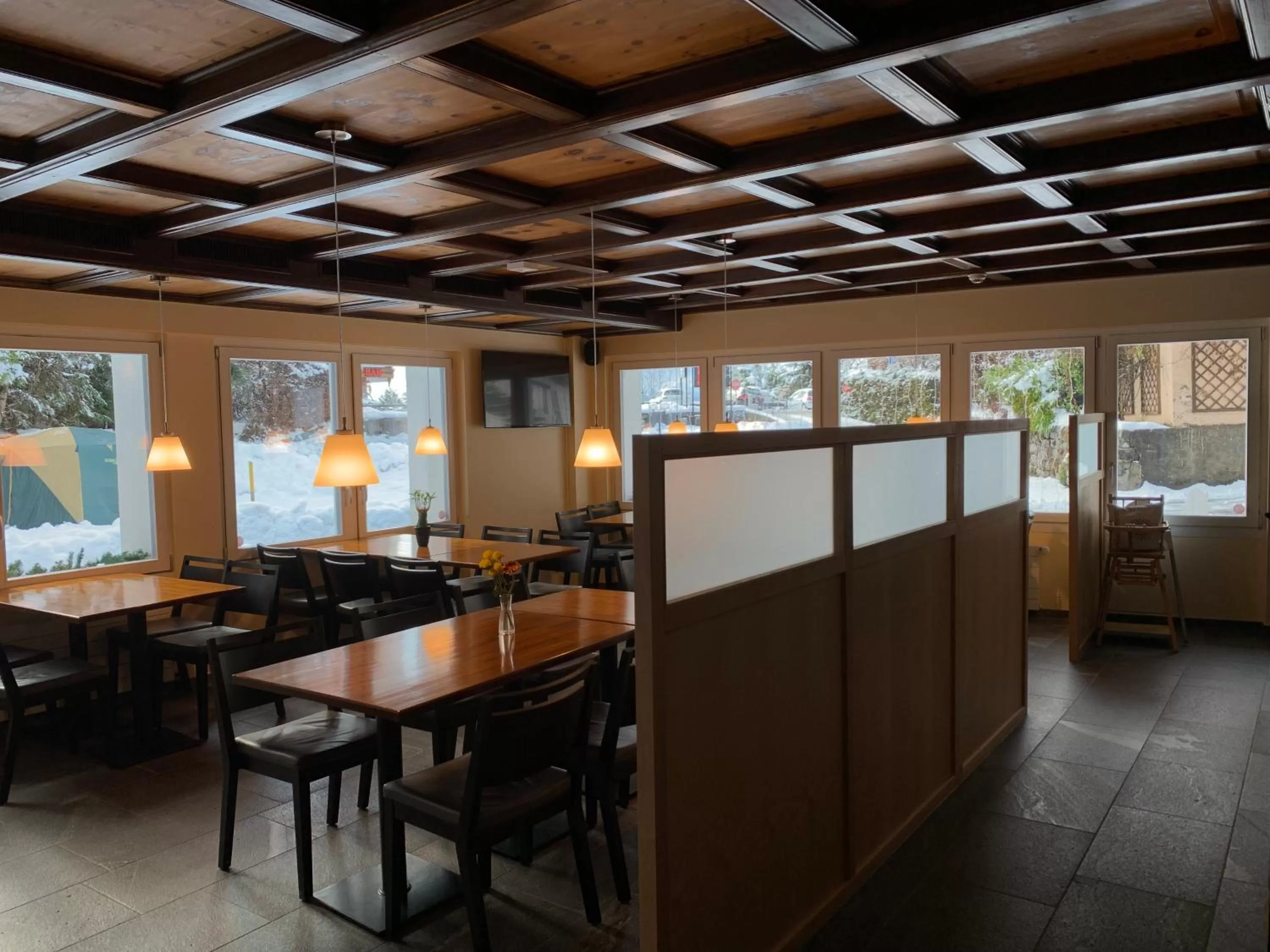 Restaurant/places to eat in Hôtel Ecureuil Villars