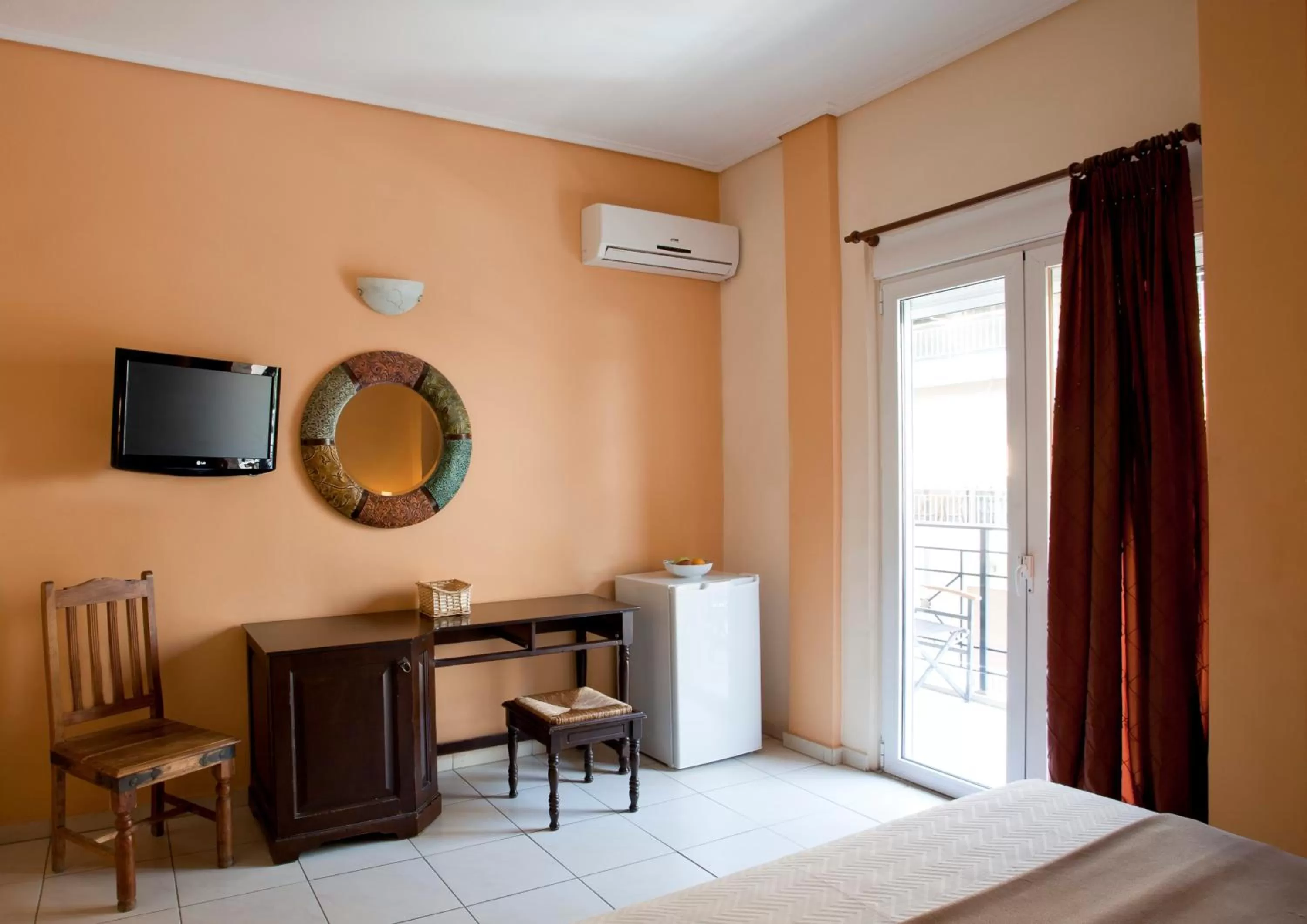 Seating area in Elizabeth Hotel