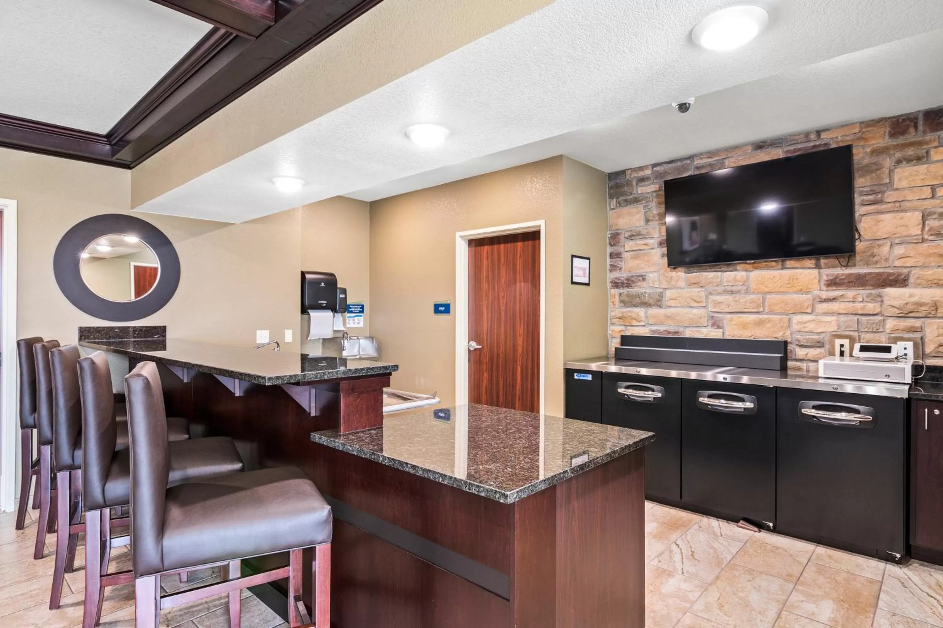 Lounge or bar in Cobblestone Inn & Suites - Yuma