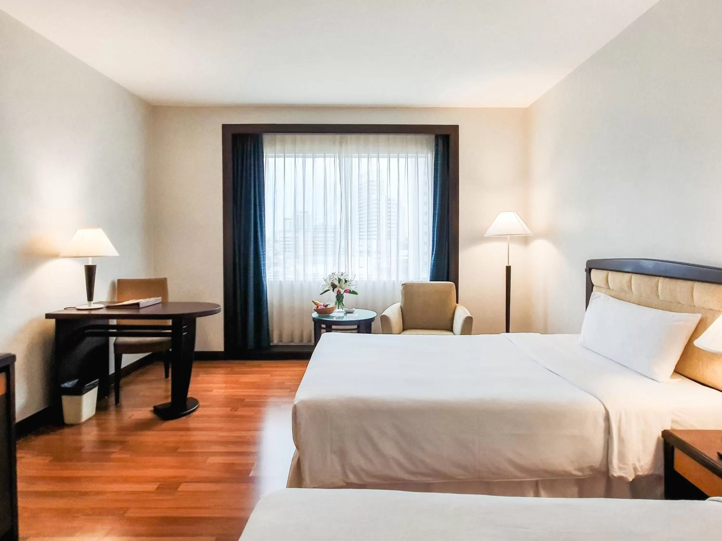 Photo of the whole room, Bed in Zenith Sukhumvit Hotel, Bangkok