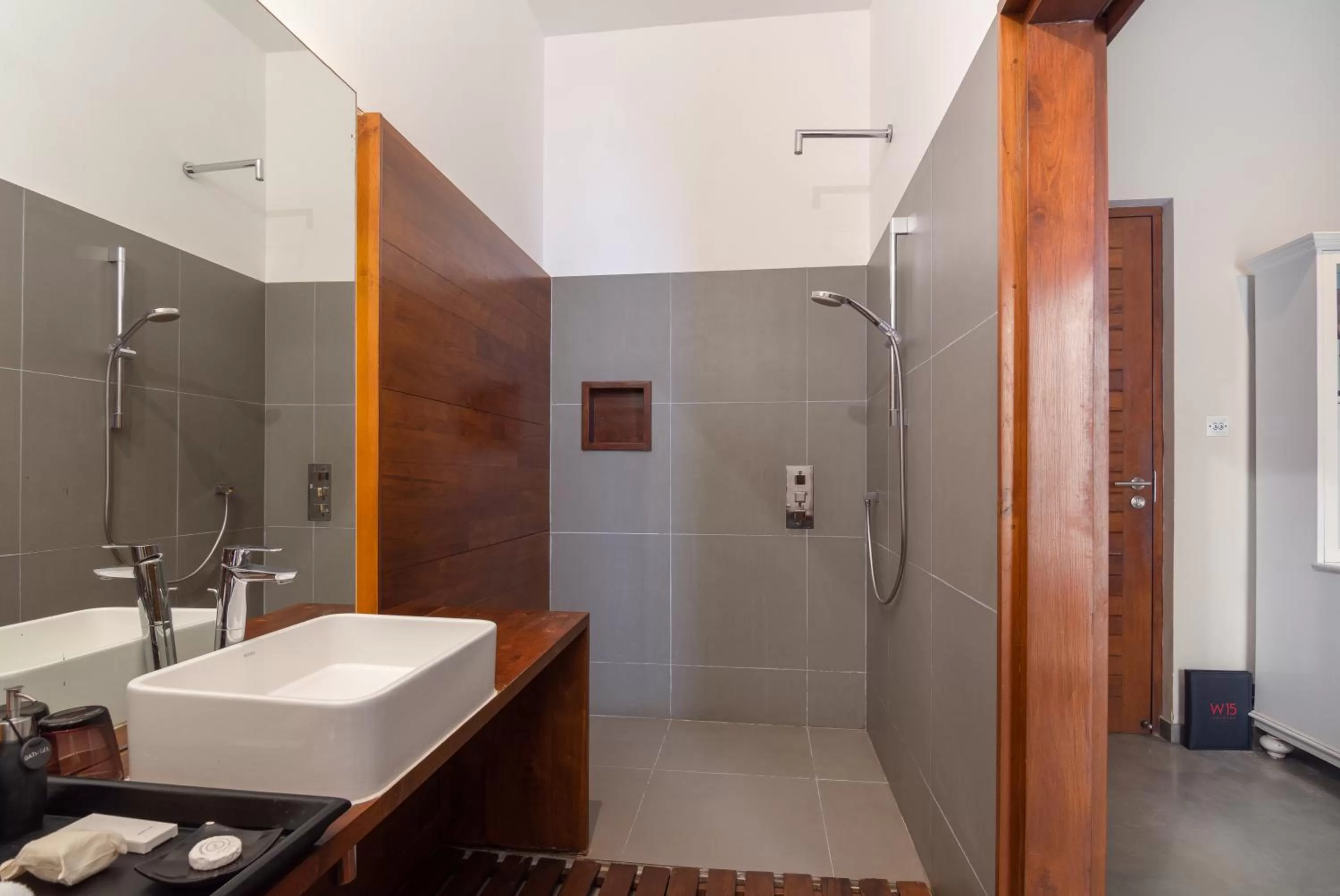 Shower in W15 Weligama