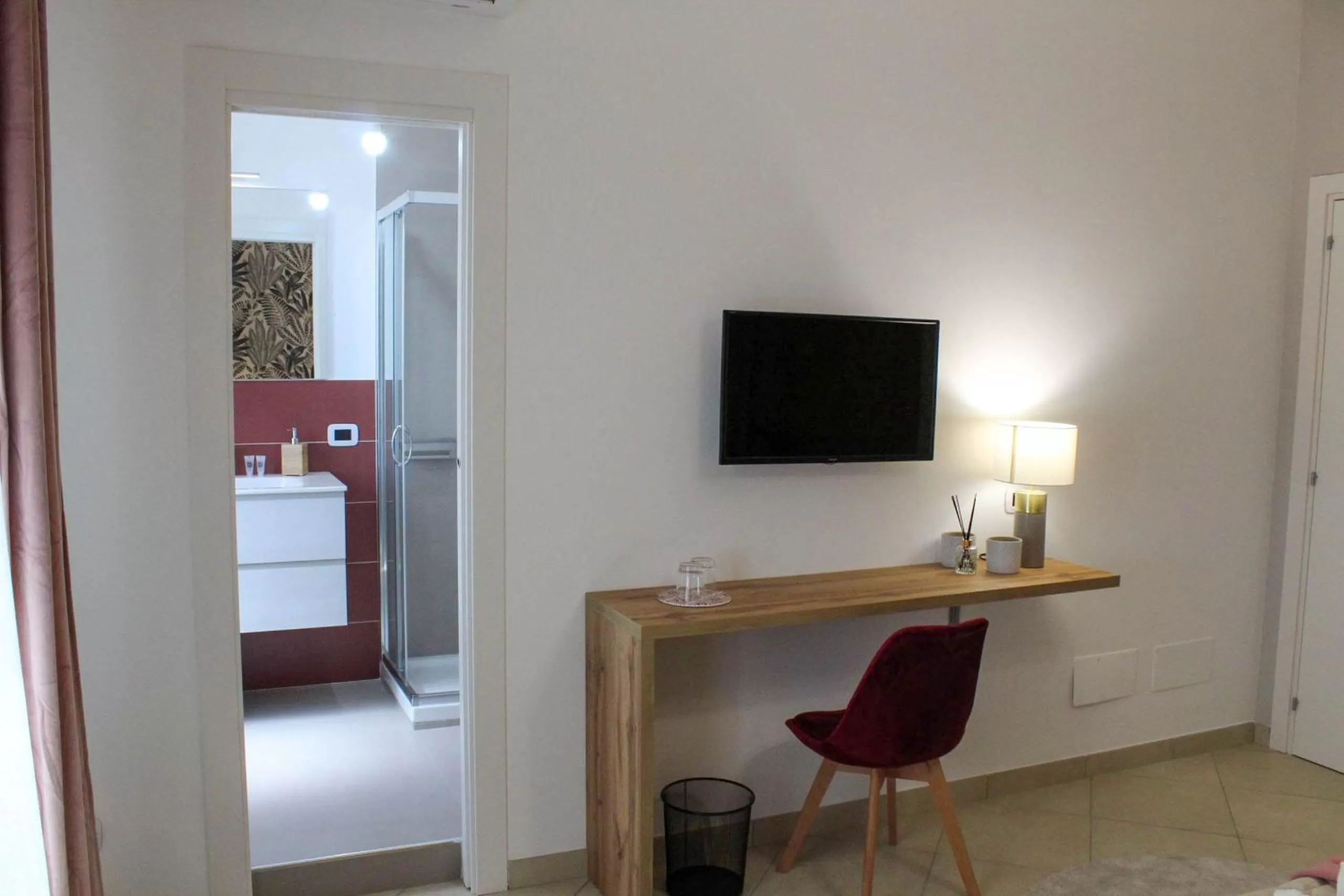 View (from property/room), TV/Entertainment Center in Halicyae Bed and Breakfast