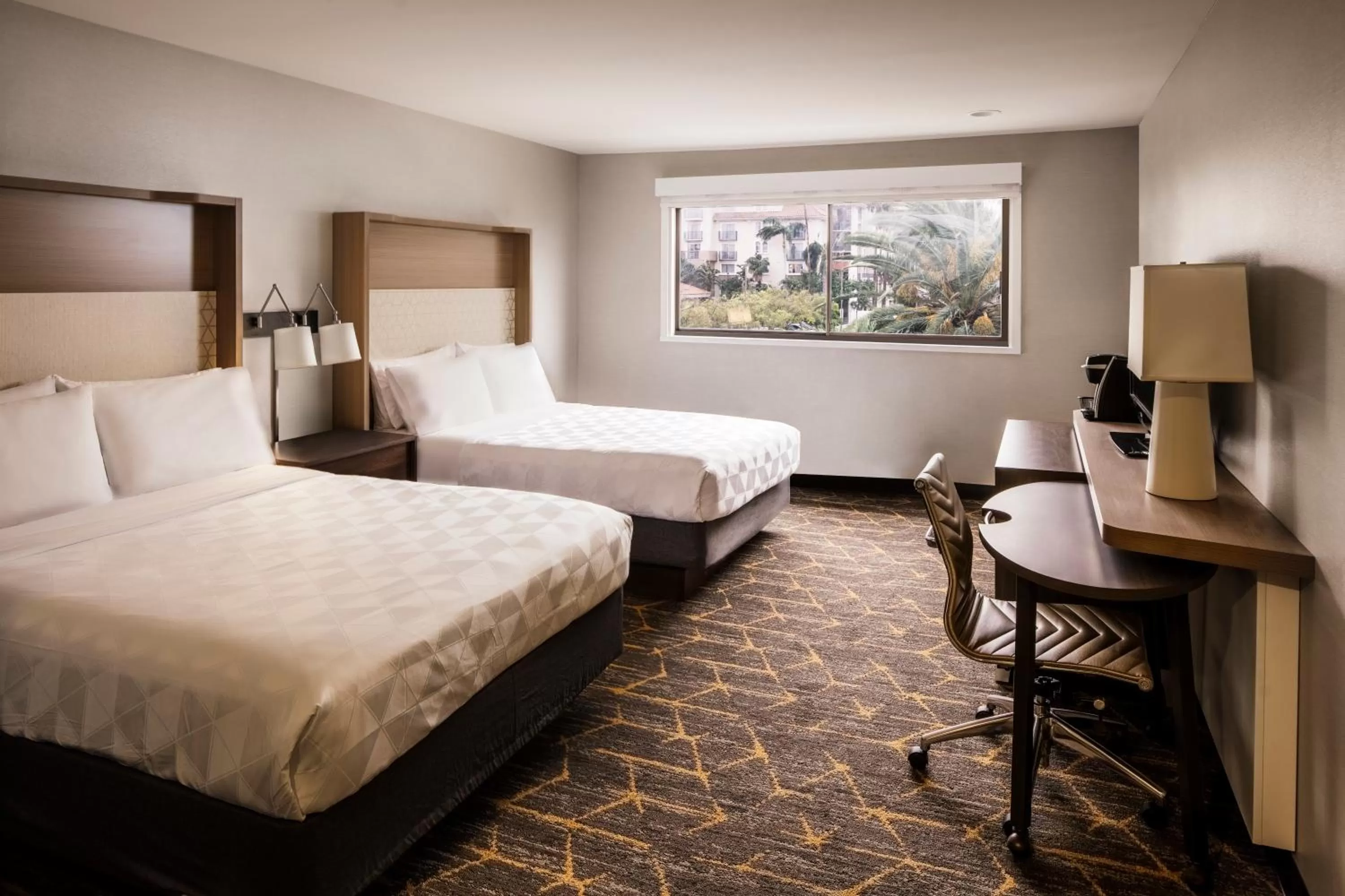 Photo of the whole room, Bed in Holiday Inn Santa Ana-Orange County Airport by IHG