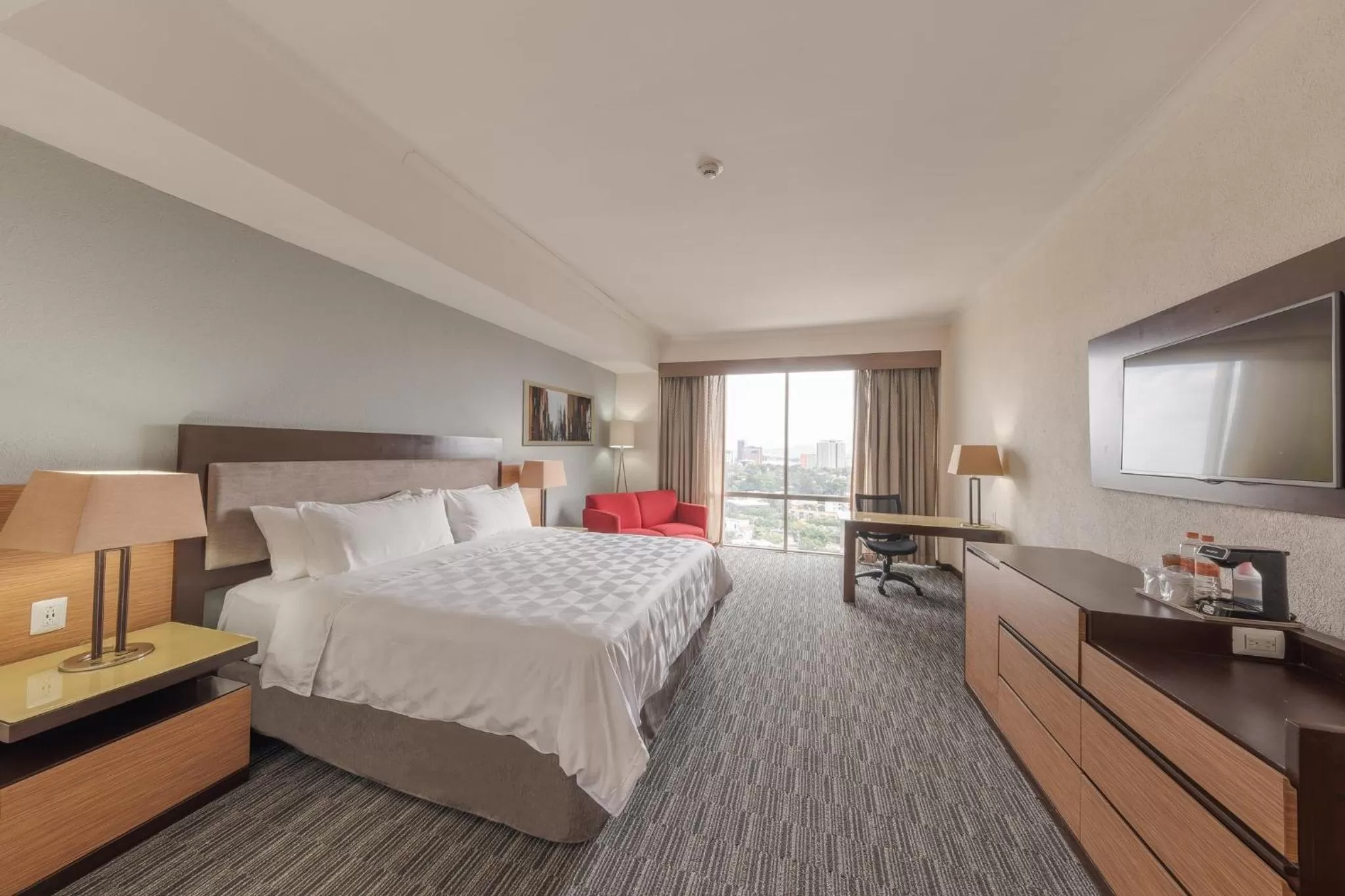 Photo of the whole room, Bed in Holiday Inn Guadalajara Select by IHG