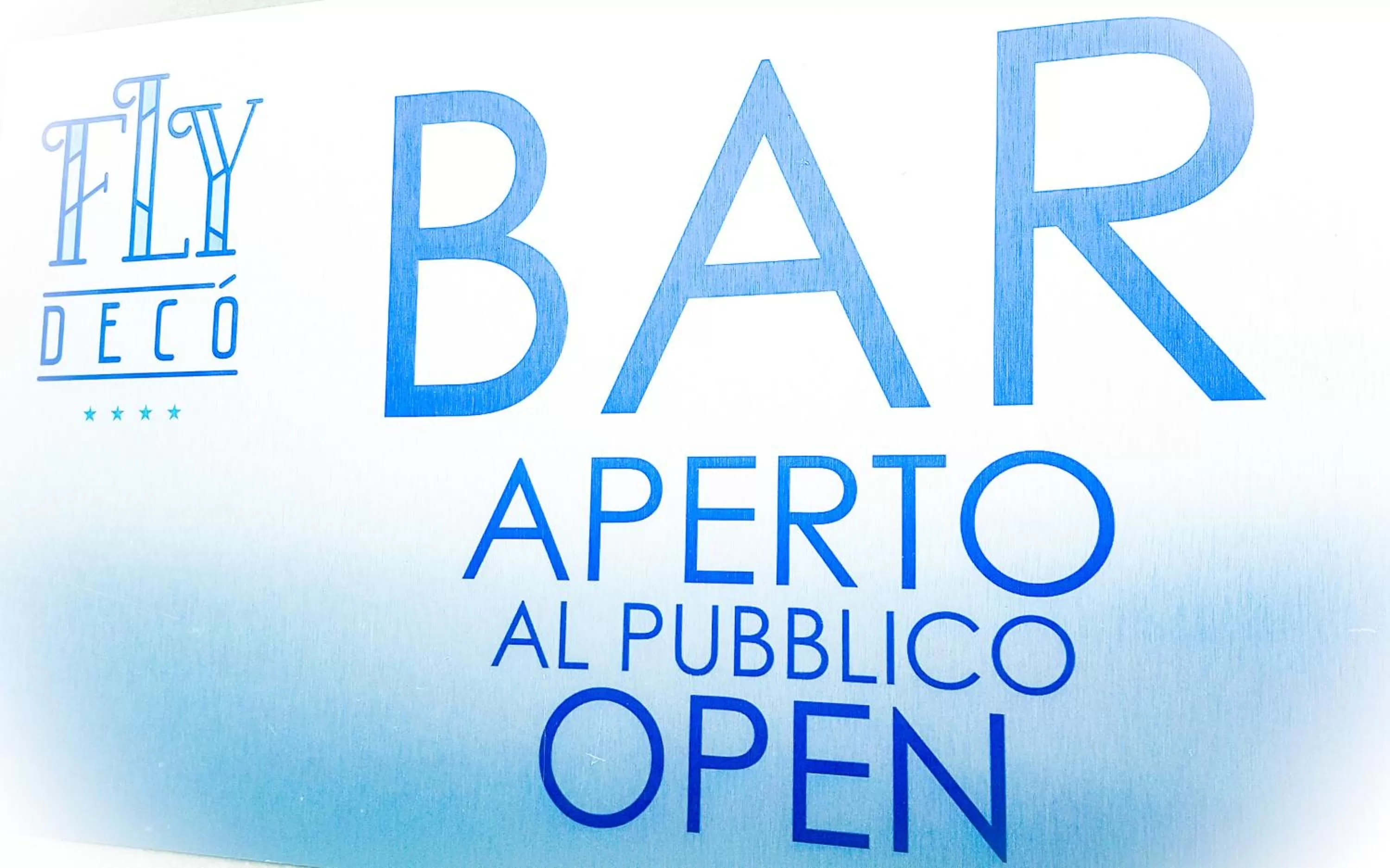 Lounge or bar in Fly Decó Hotel