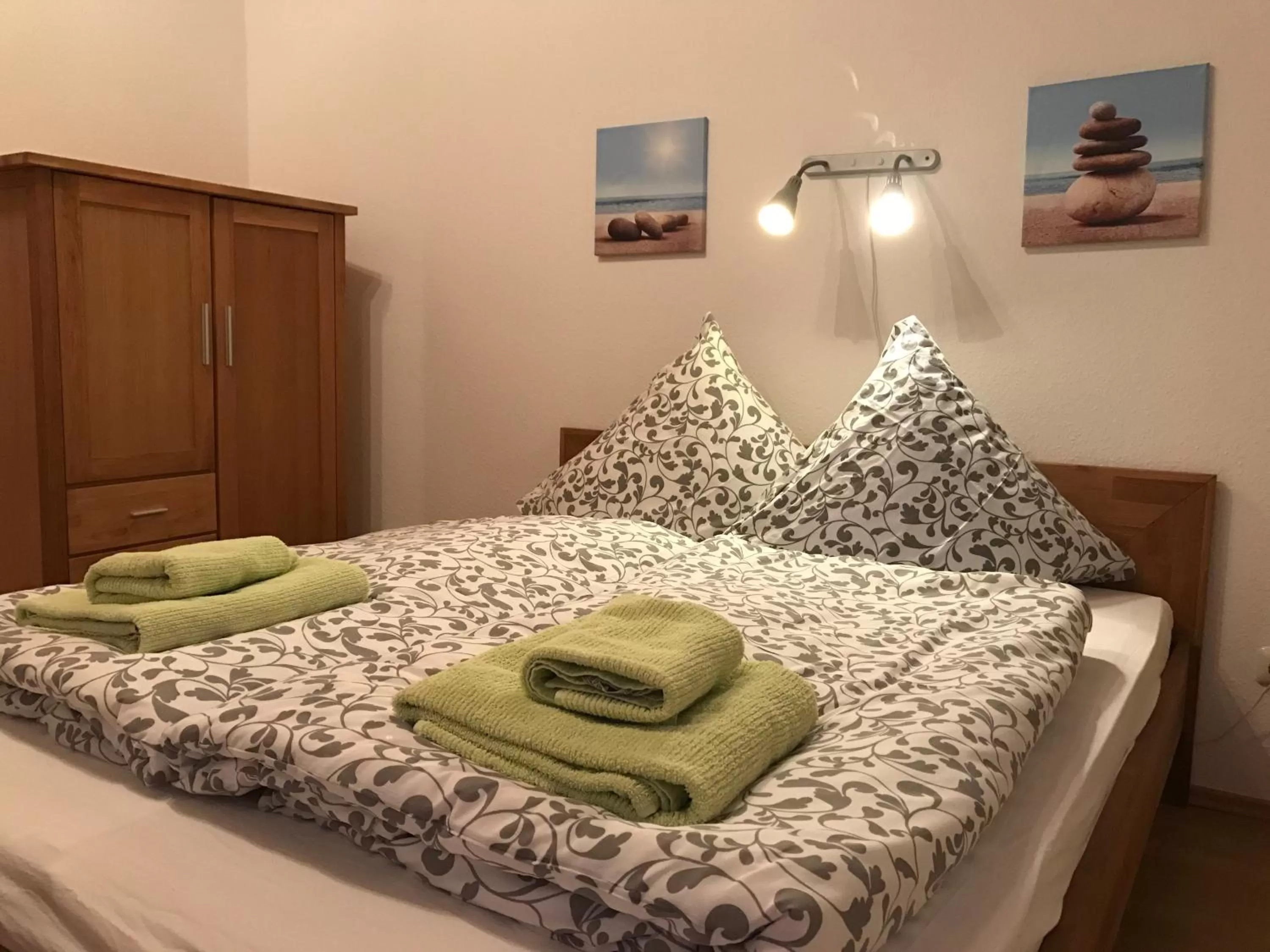 Photo of the whole room, Bed in Leezdorfer Hof