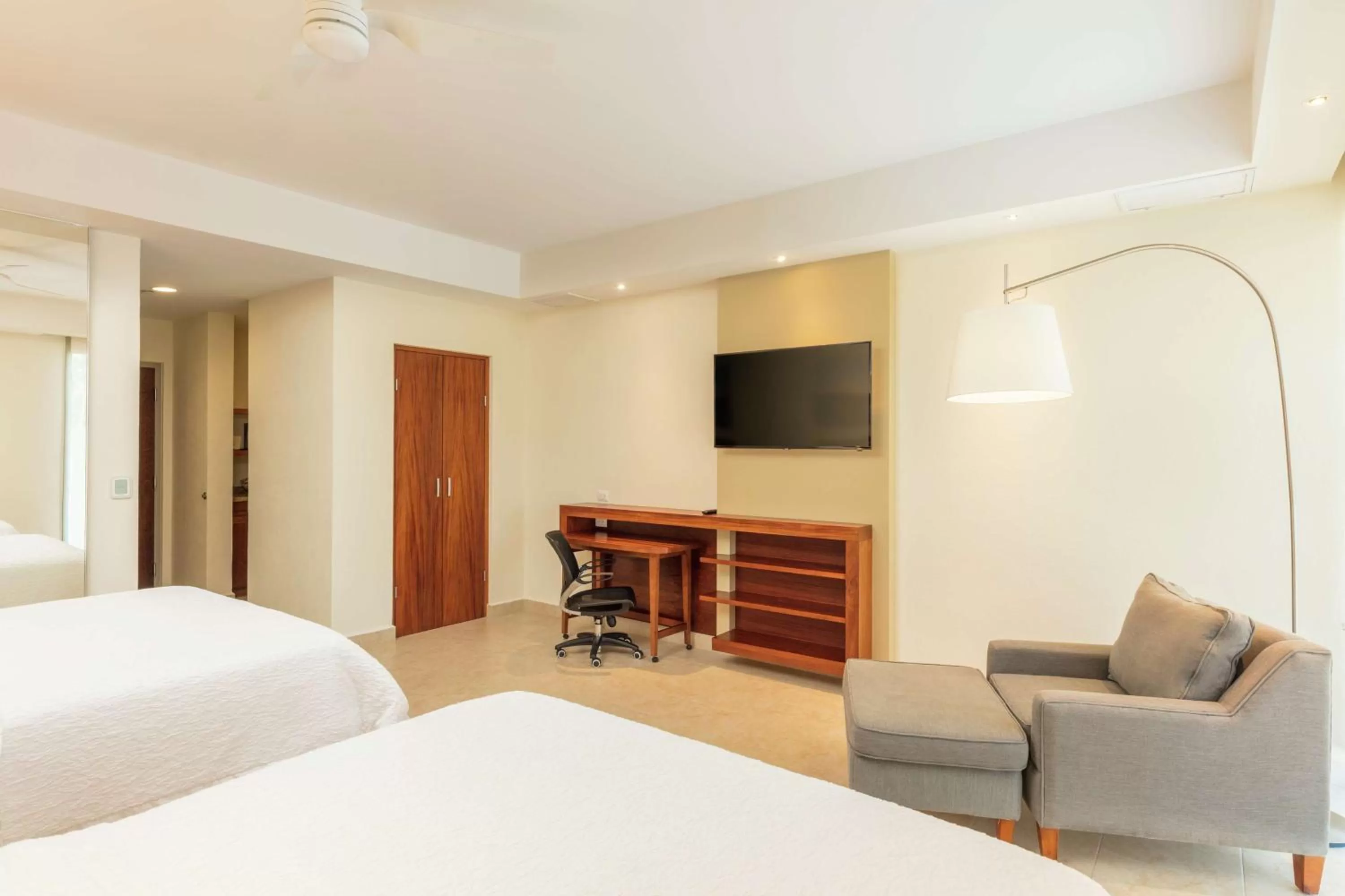 Bedroom, Bed in Hampton Inn & Suites by Hilton Los Cabos