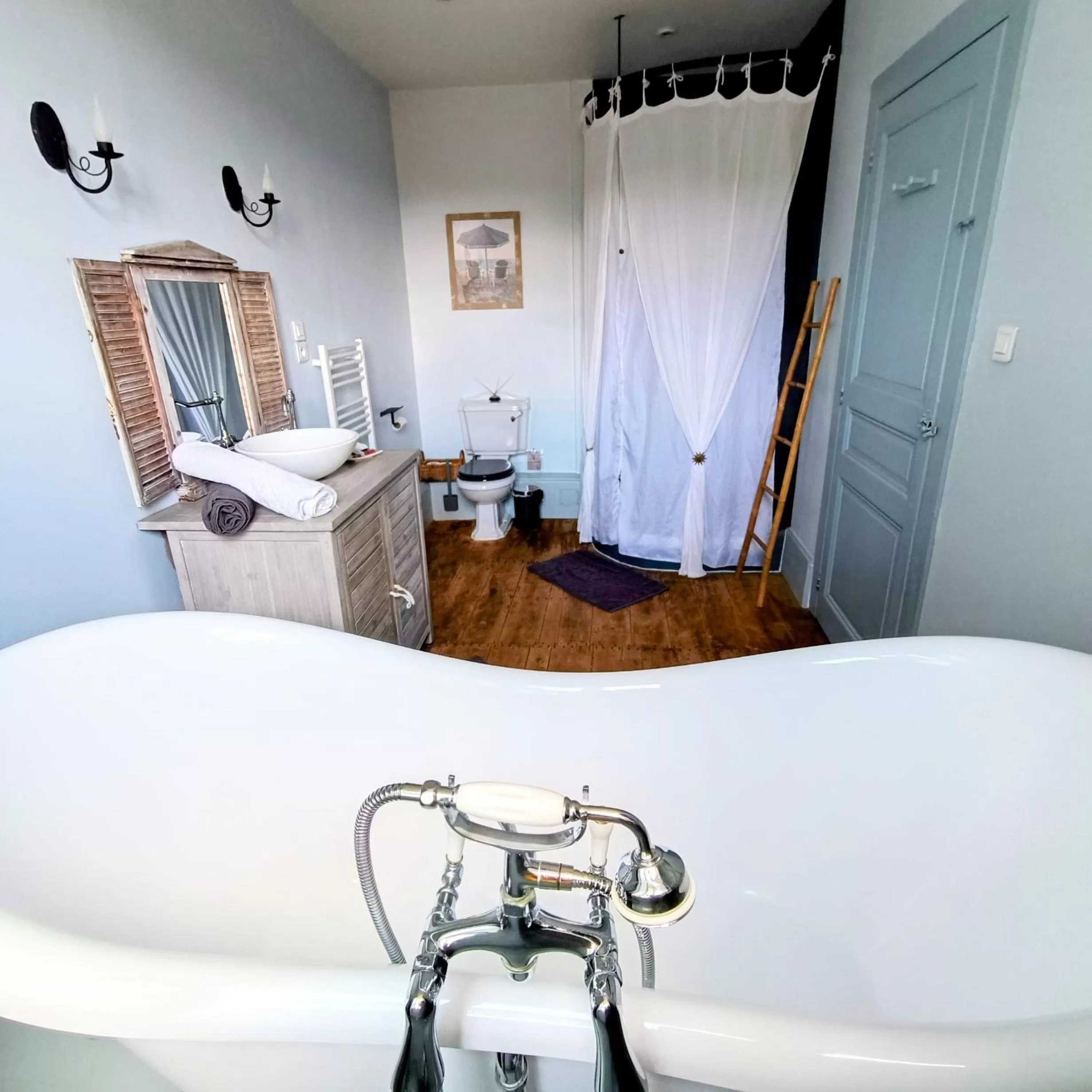 Bathroom, Bed in Baladous